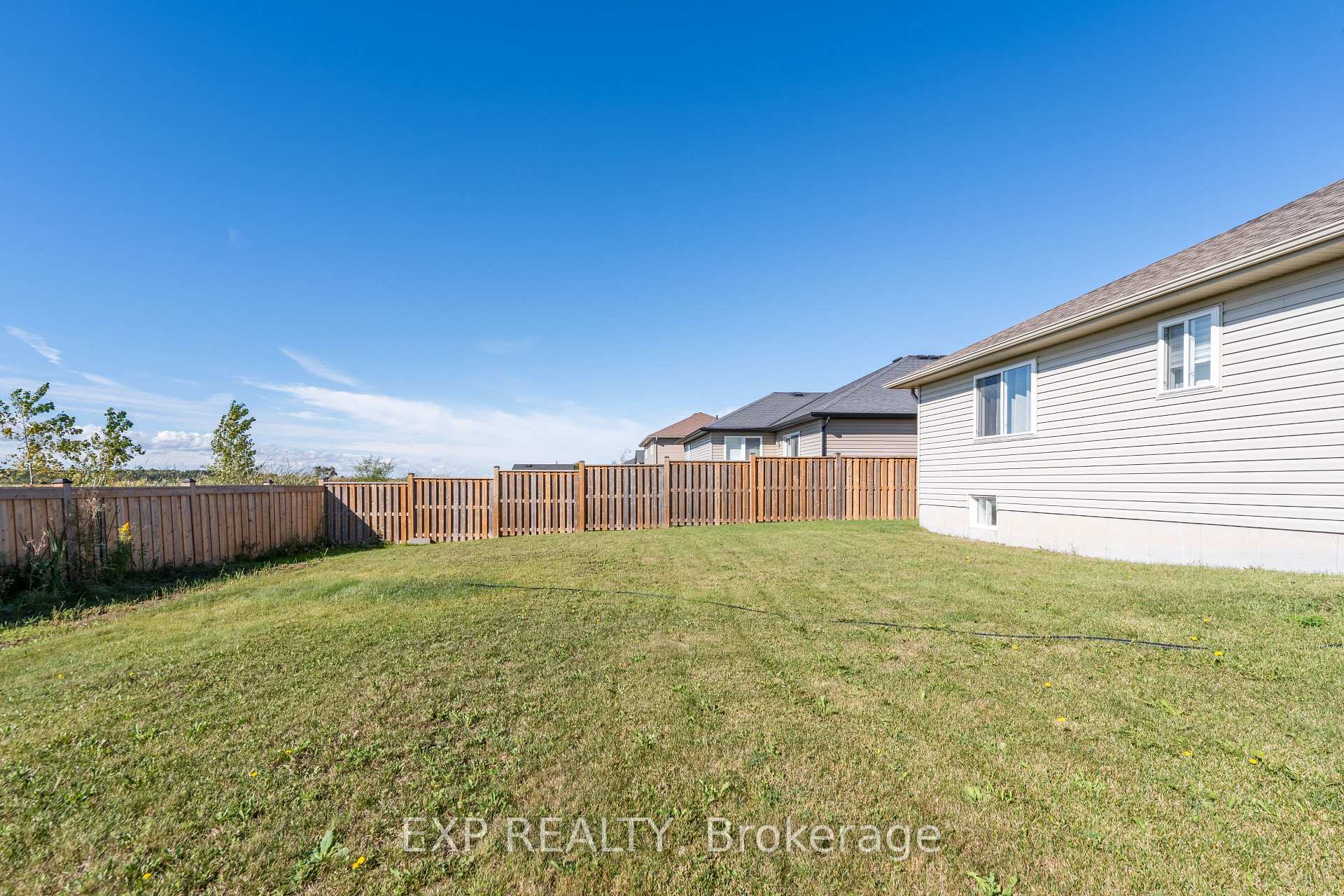 Photo 38 of 37 Helen Drive E, Haldimand — HOMEH
