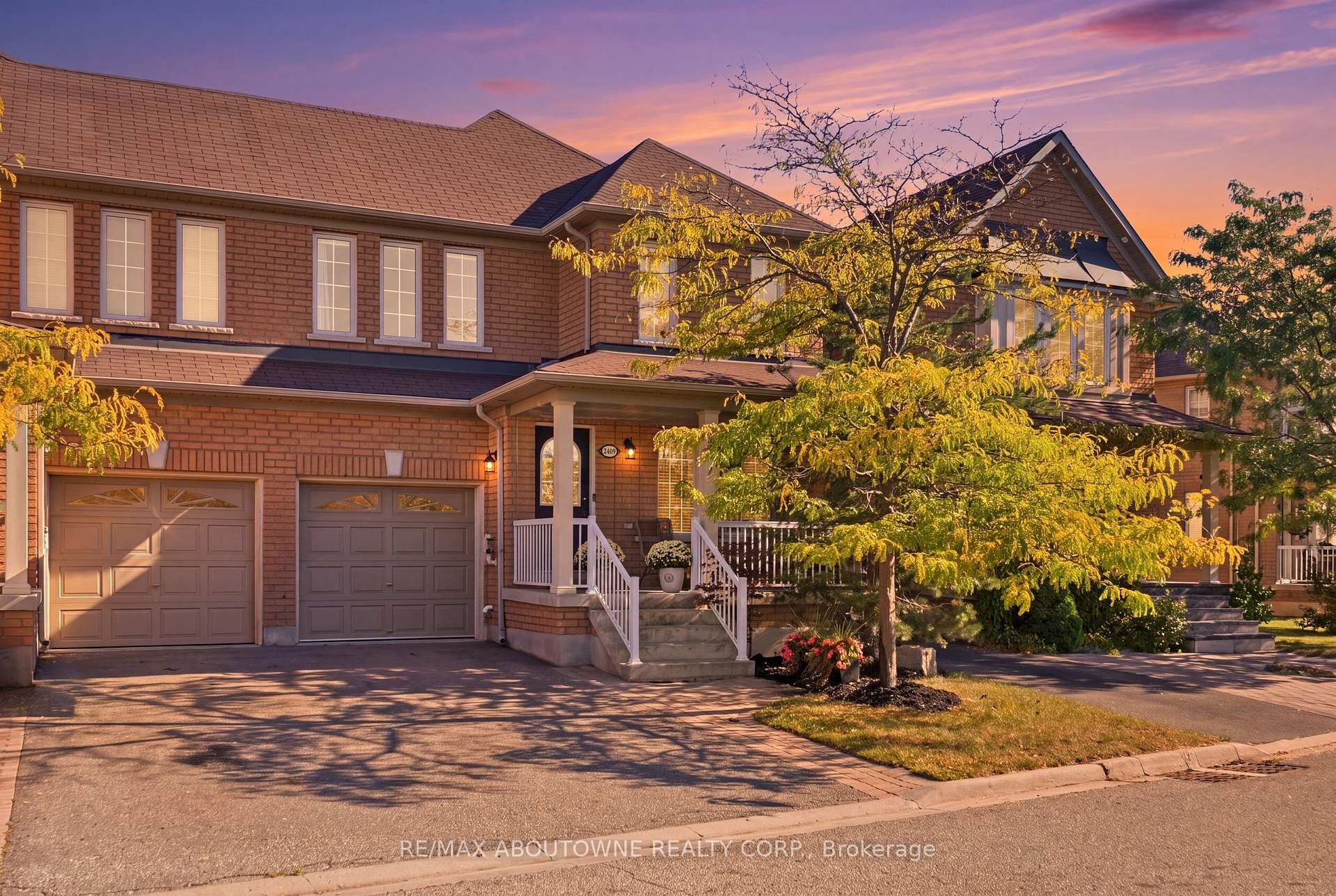 Photo 3 of 2409 Postmaster Drive, Oakville, Westmount — HOMEH