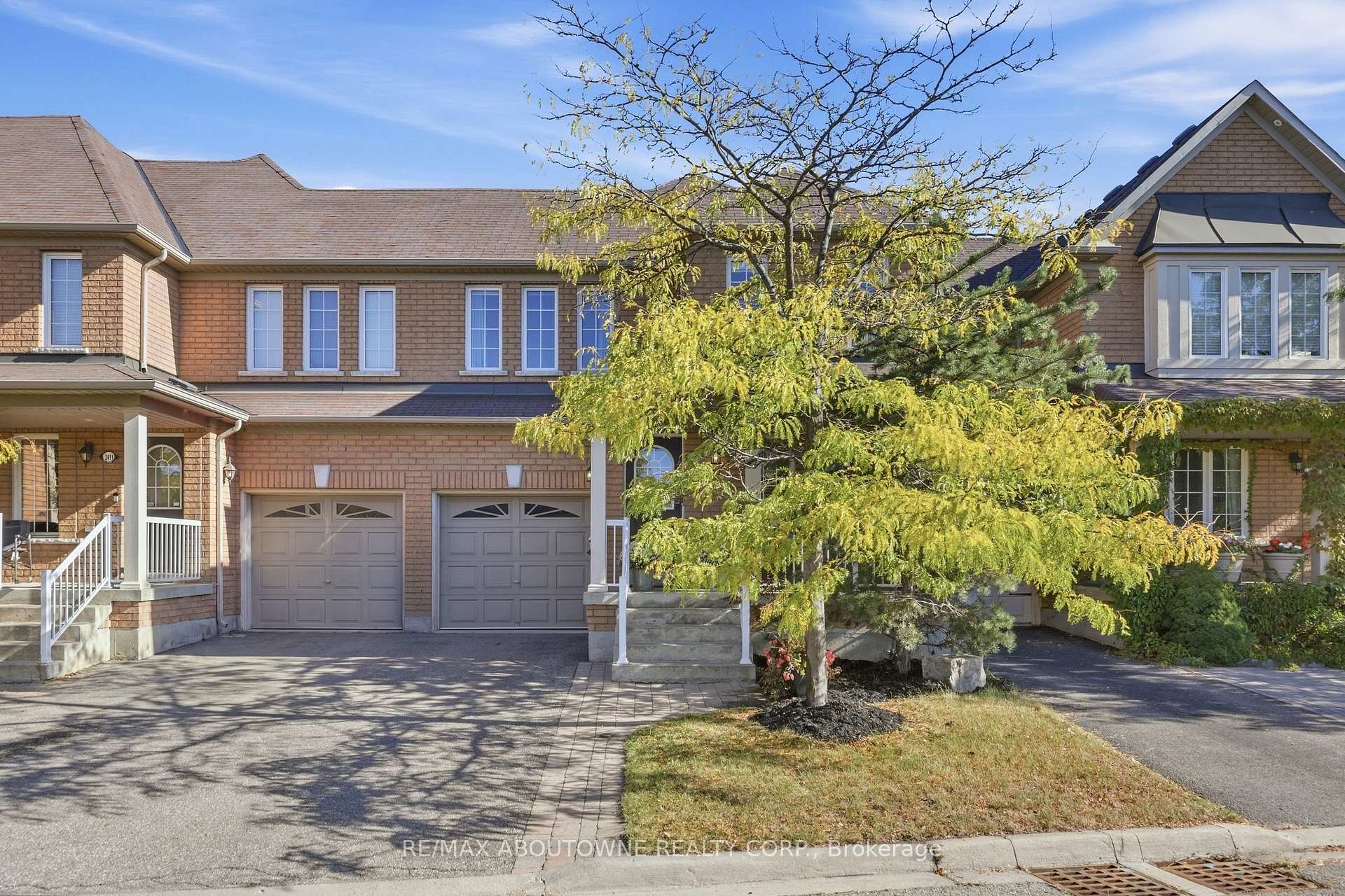 Photo 5 of 2409 Postmaster Drive, Oakville, Westmount — HOMEH
