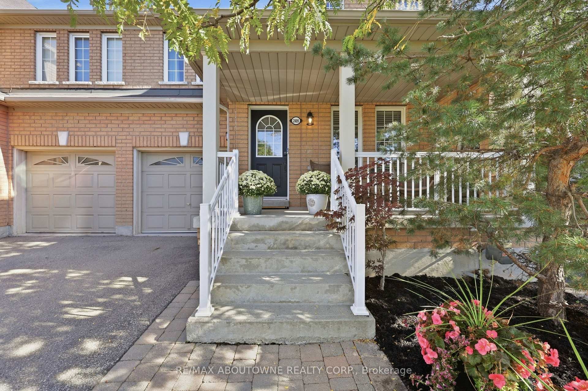 Photo 6 of 2409 Postmaster Drive, Oakville, Westmount — HOMEH