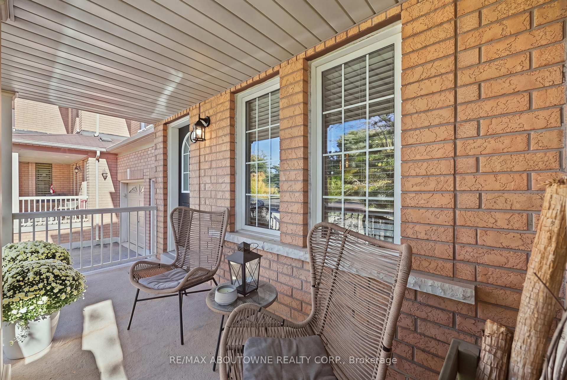 Photo 7 of 2409 Postmaster Drive, Oakville, Westmount — HOMEH