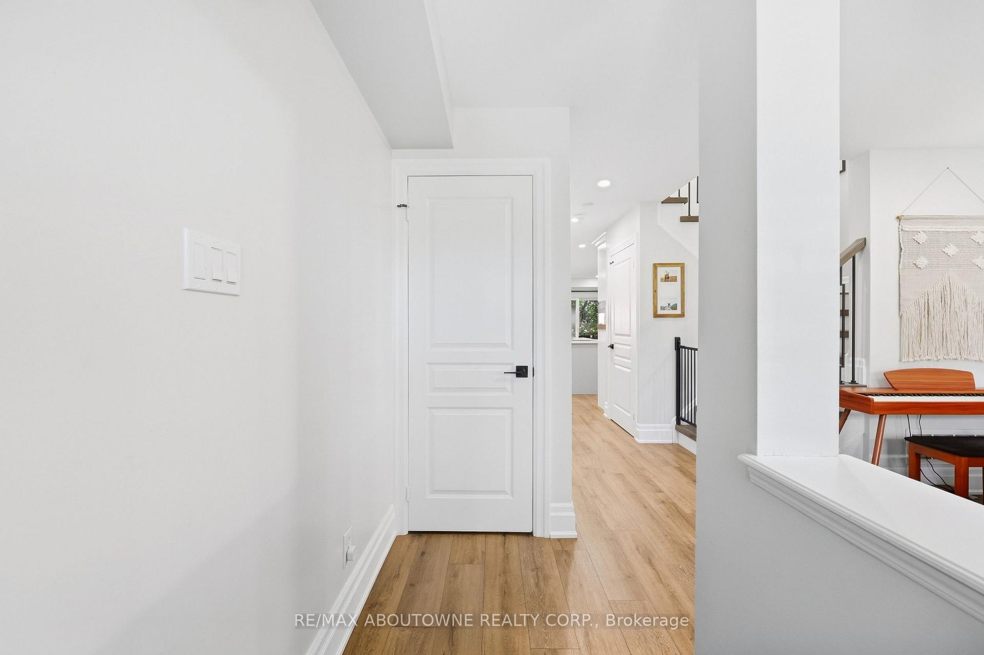 Photo 8 of 2409 Postmaster Drive, Oakville, Westmount — HOMEH