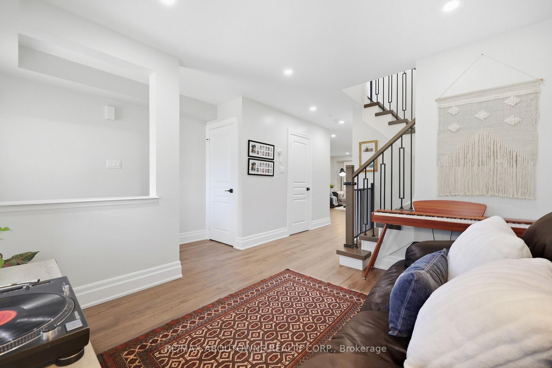 Photo 10 of 2409 Postmaster Drive, Oakville, Westmount — HOMEH