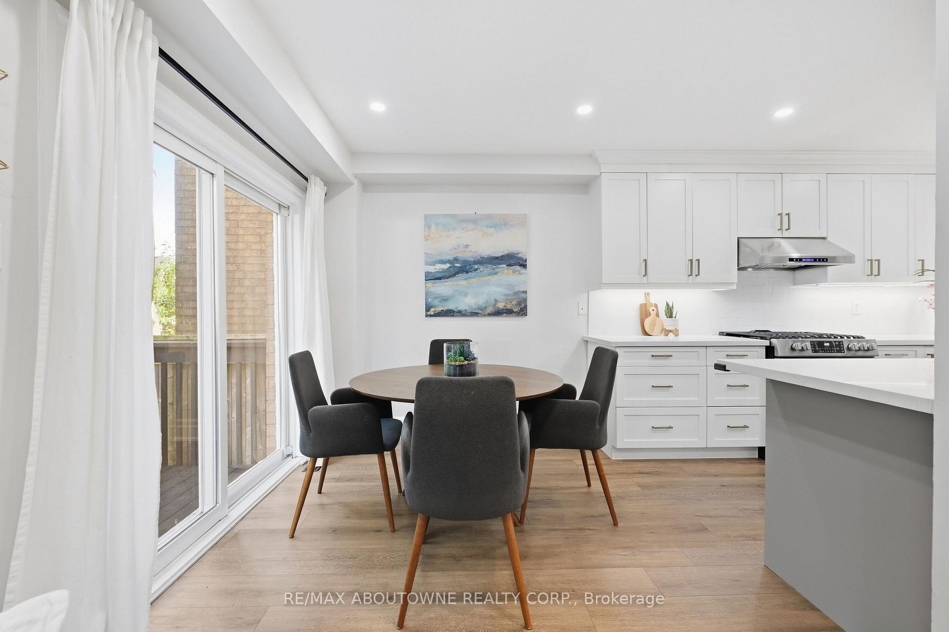 Photo 17 of 2409 Postmaster Drive, Oakville, Westmount — HOMEH