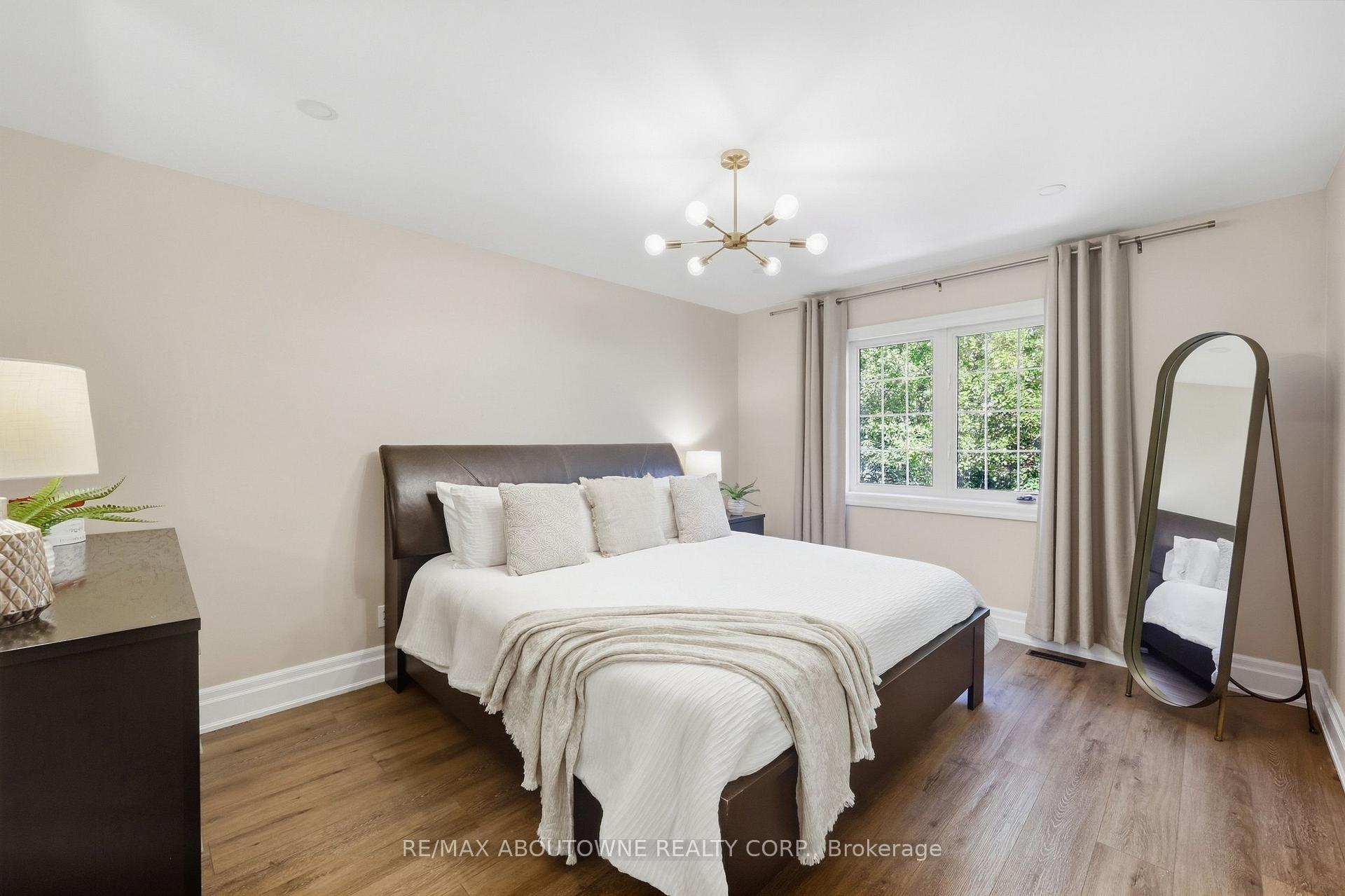 Photo 25 of 2409 Postmaster Drive, Oakville, Westmount — HOMEH