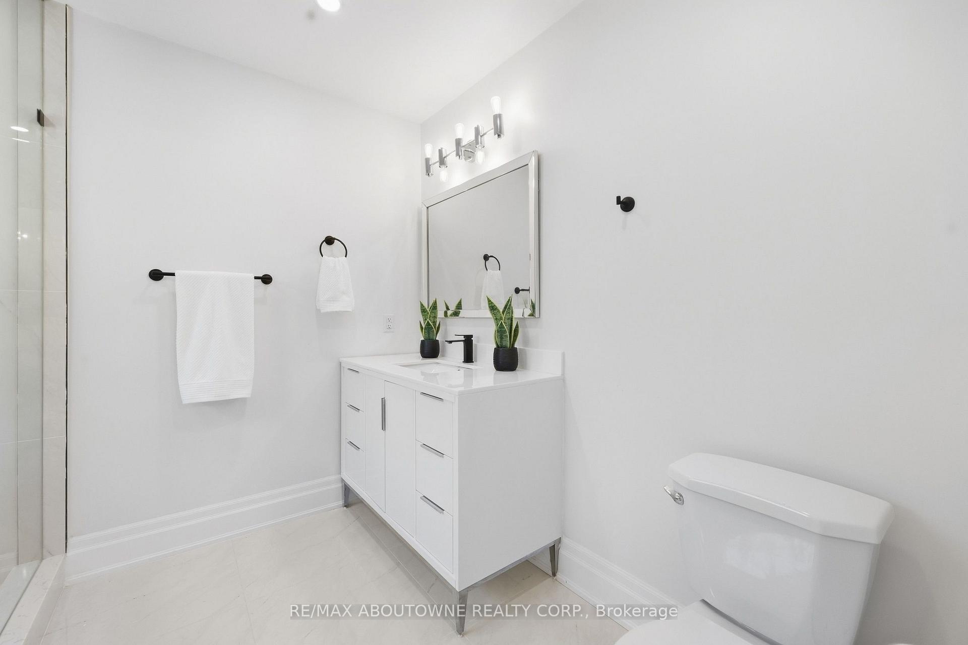 Photo 27 of 2409 Postmaster Drive, Oakville, Westmount — HOMEH