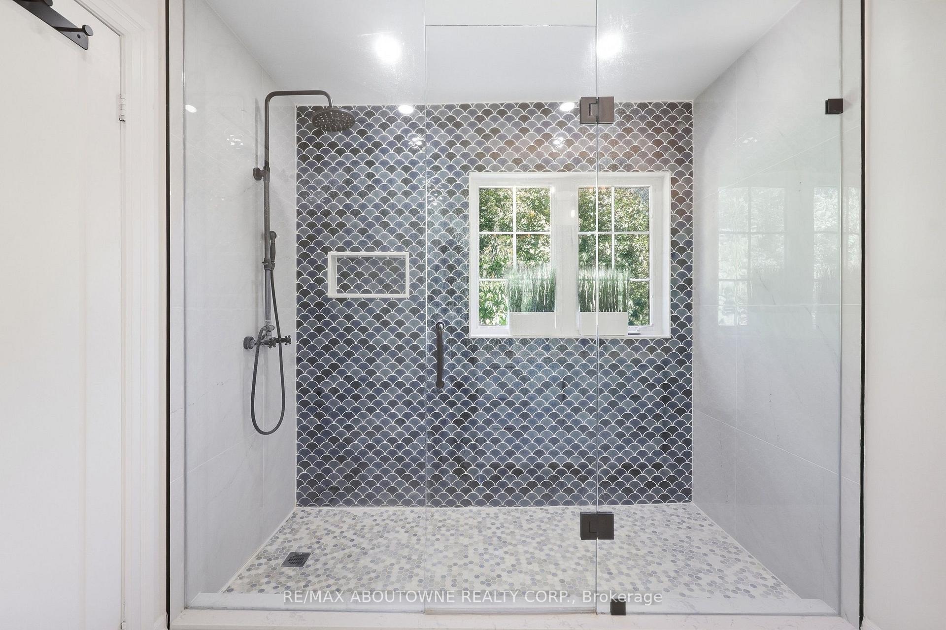 Photo 28 of 2409 Postmaster Drive, Oakville, Westmount — HOMEH