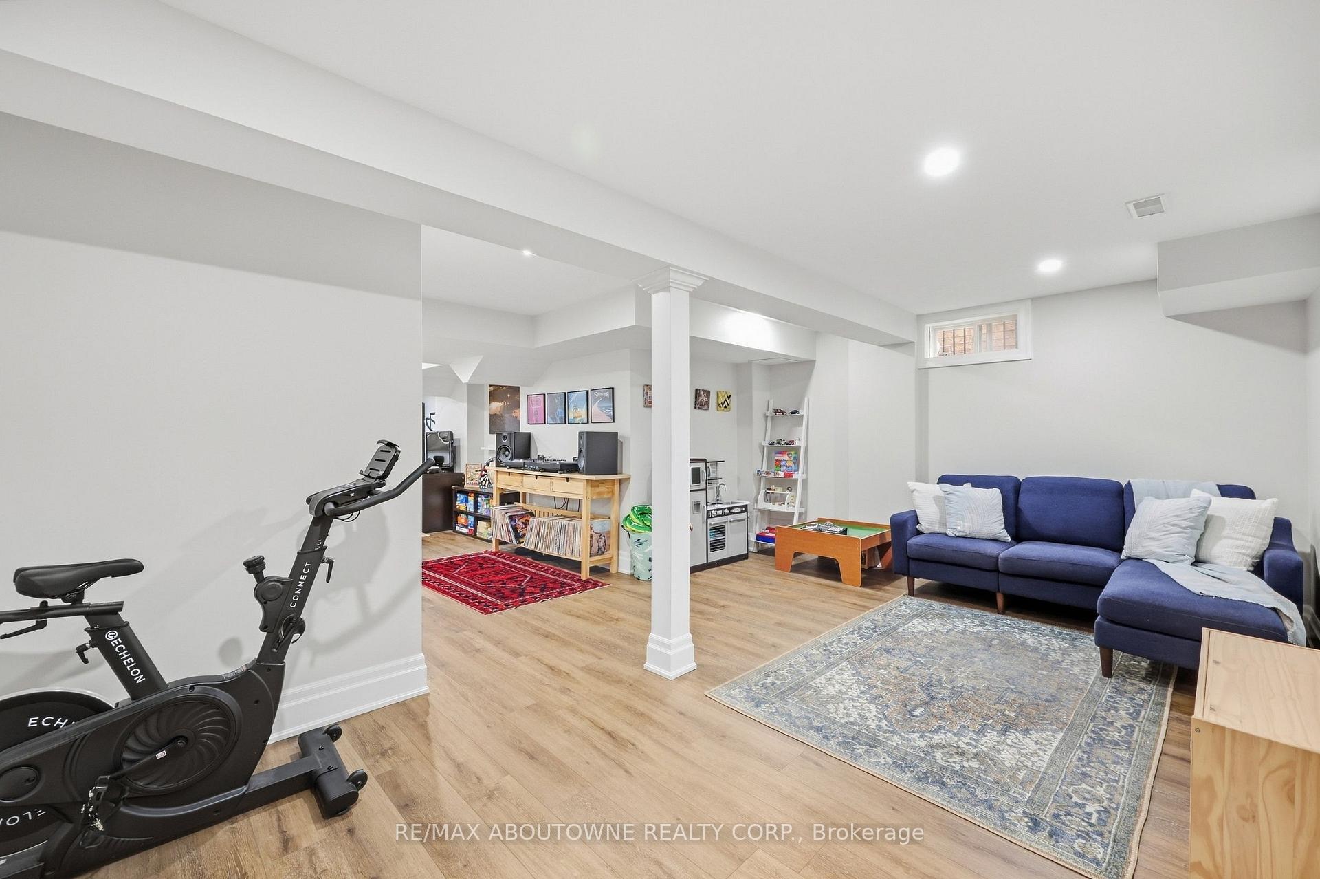 Photo 34 of 2409 Postmaster Drive, Oakville, Westmount — HOMEH