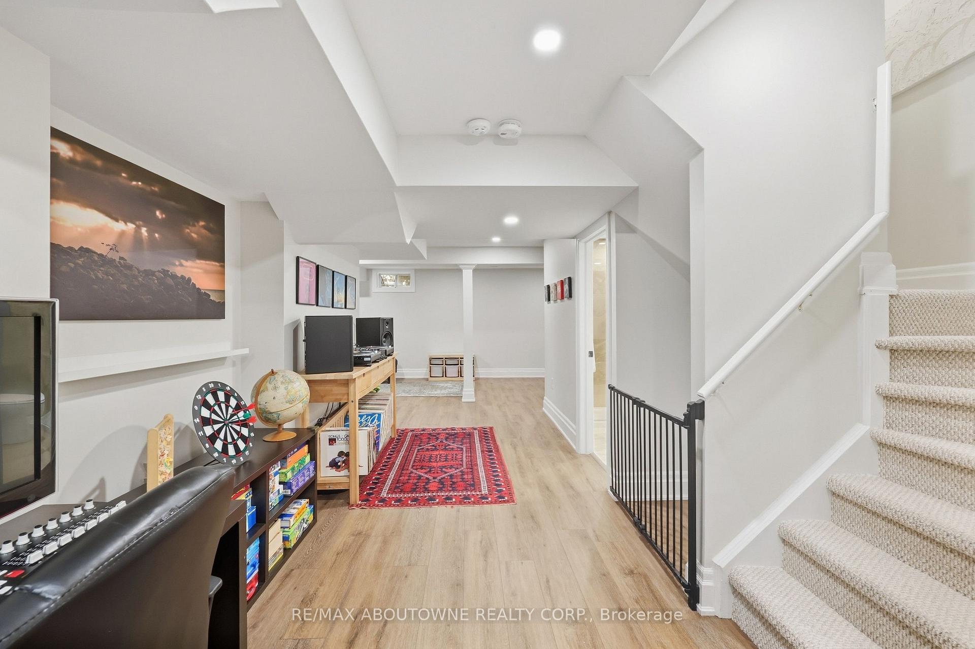 Photo 36 of 2409 Postmaster Drive, Oakville, Westmount — HOMEH