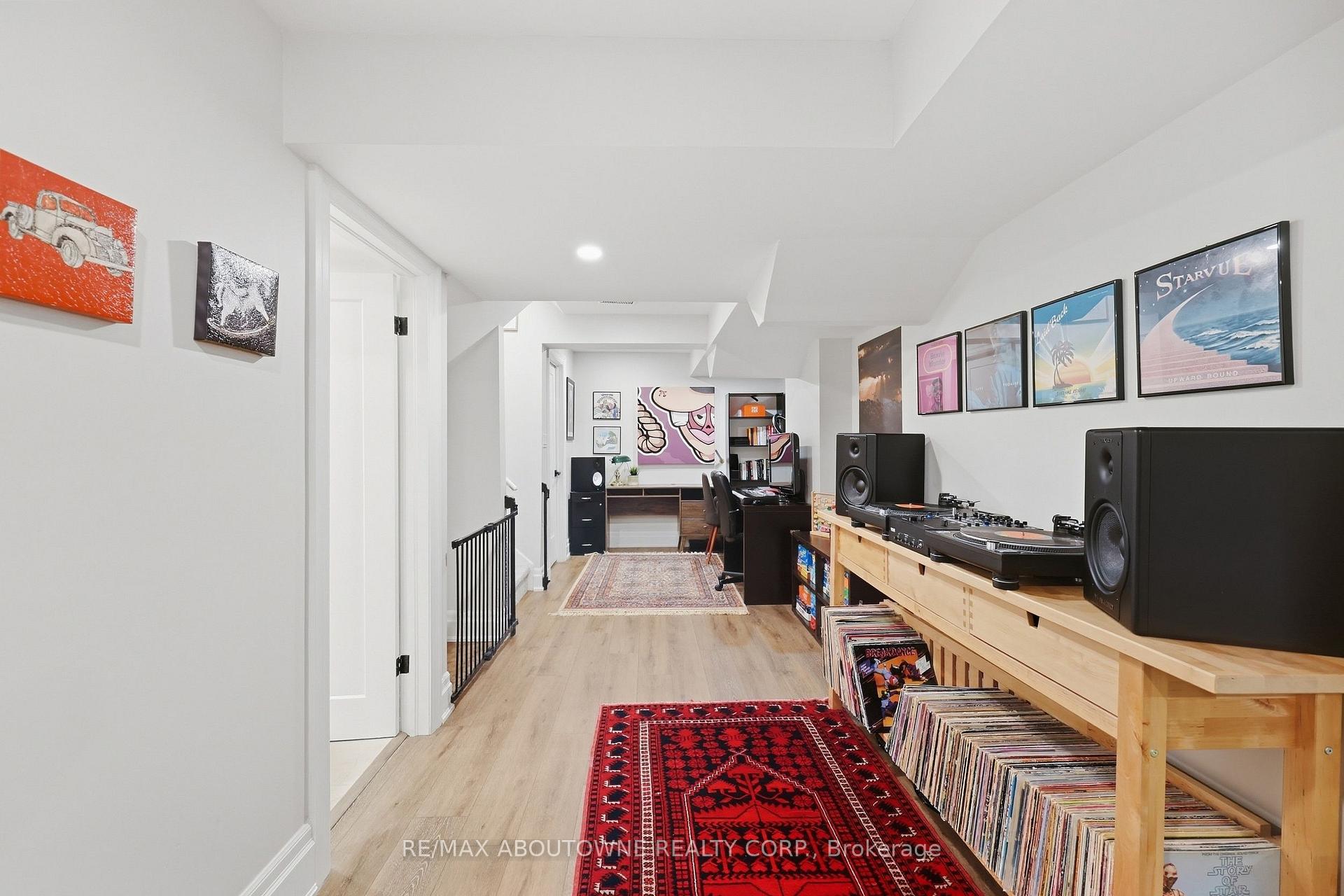 Photo 37 of 2409 Postmaster Drive, Oakville, Westmount — HOMEH