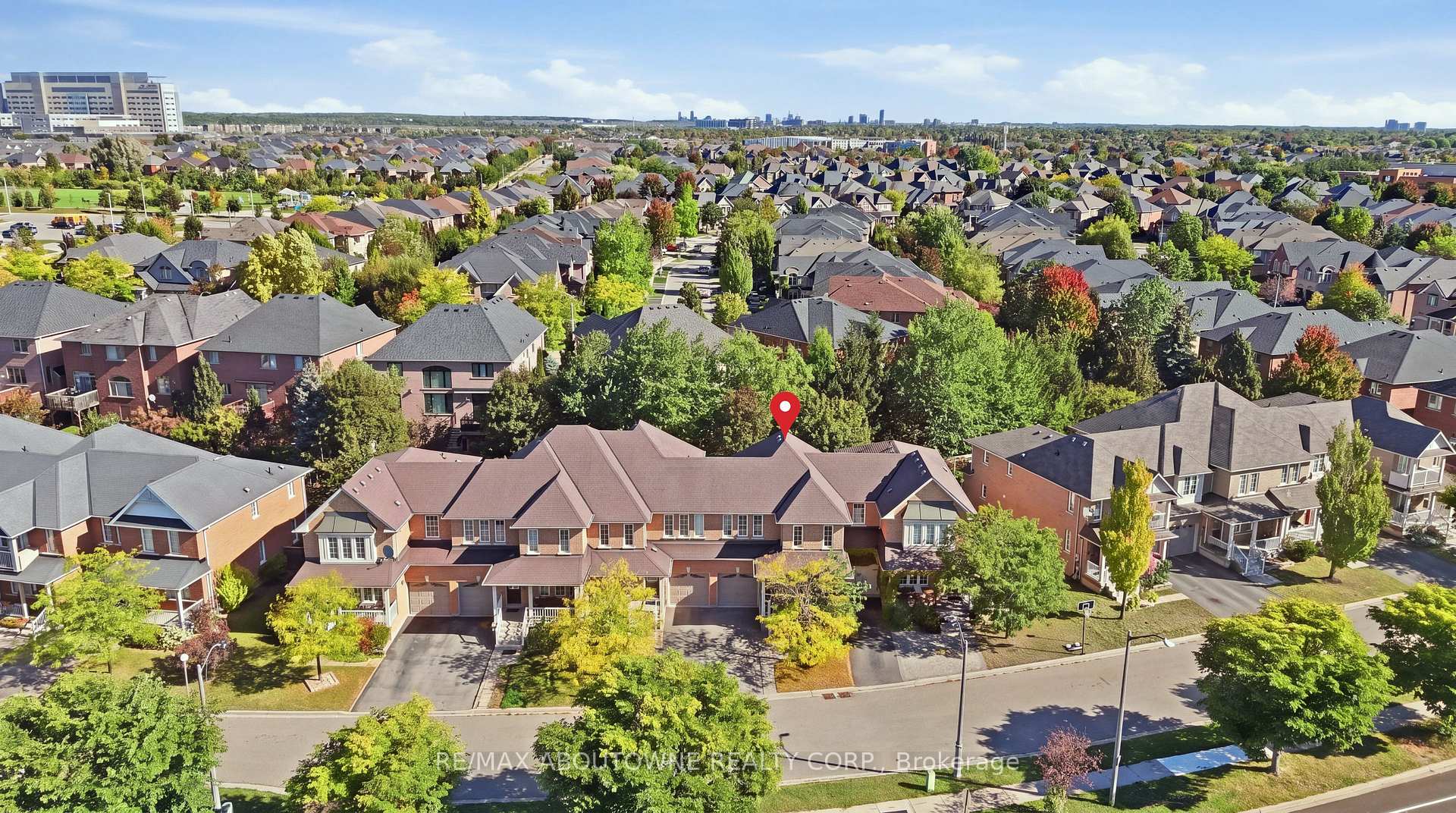 Photo 4 of 2409 Postmaster Drive, Oakville, Westmount — HOMEH