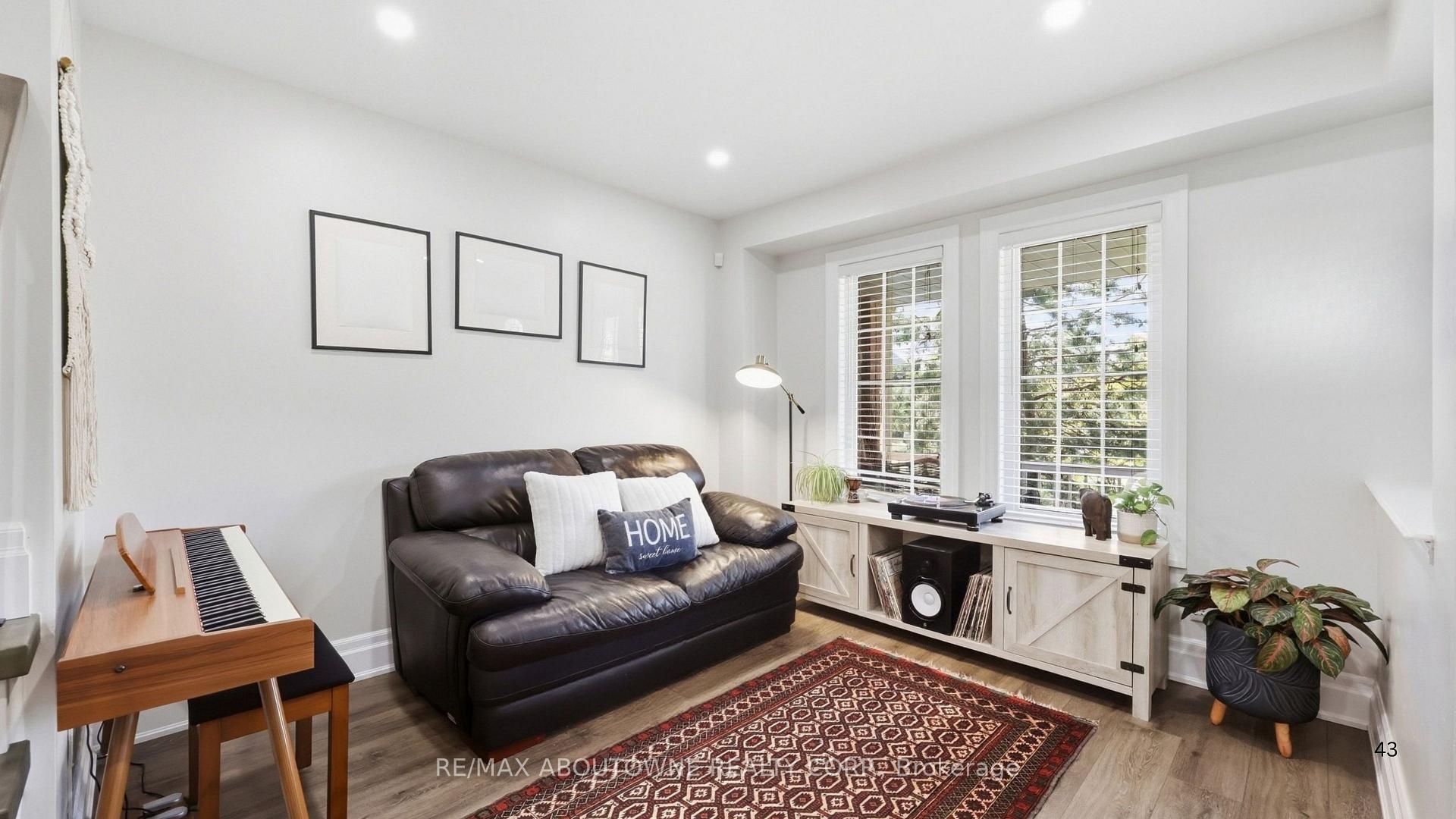 Photo 11 of 2409 Postmaster Drive, Oakville, Westmount — HOMEH