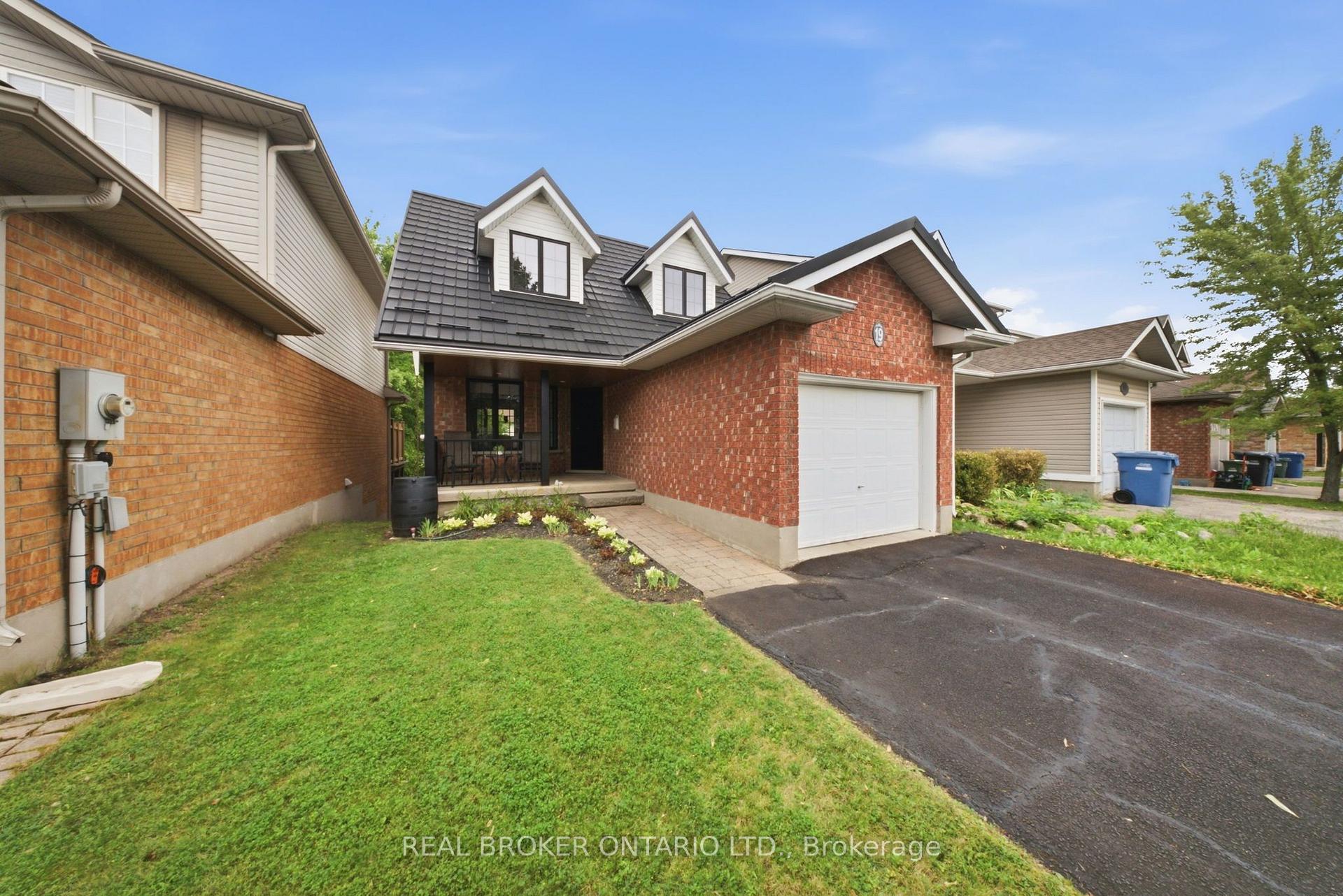 Photo 2 of 19 Boulder Crescent, Guelph, Clairfields/Hanlon Business Park — HOMEH