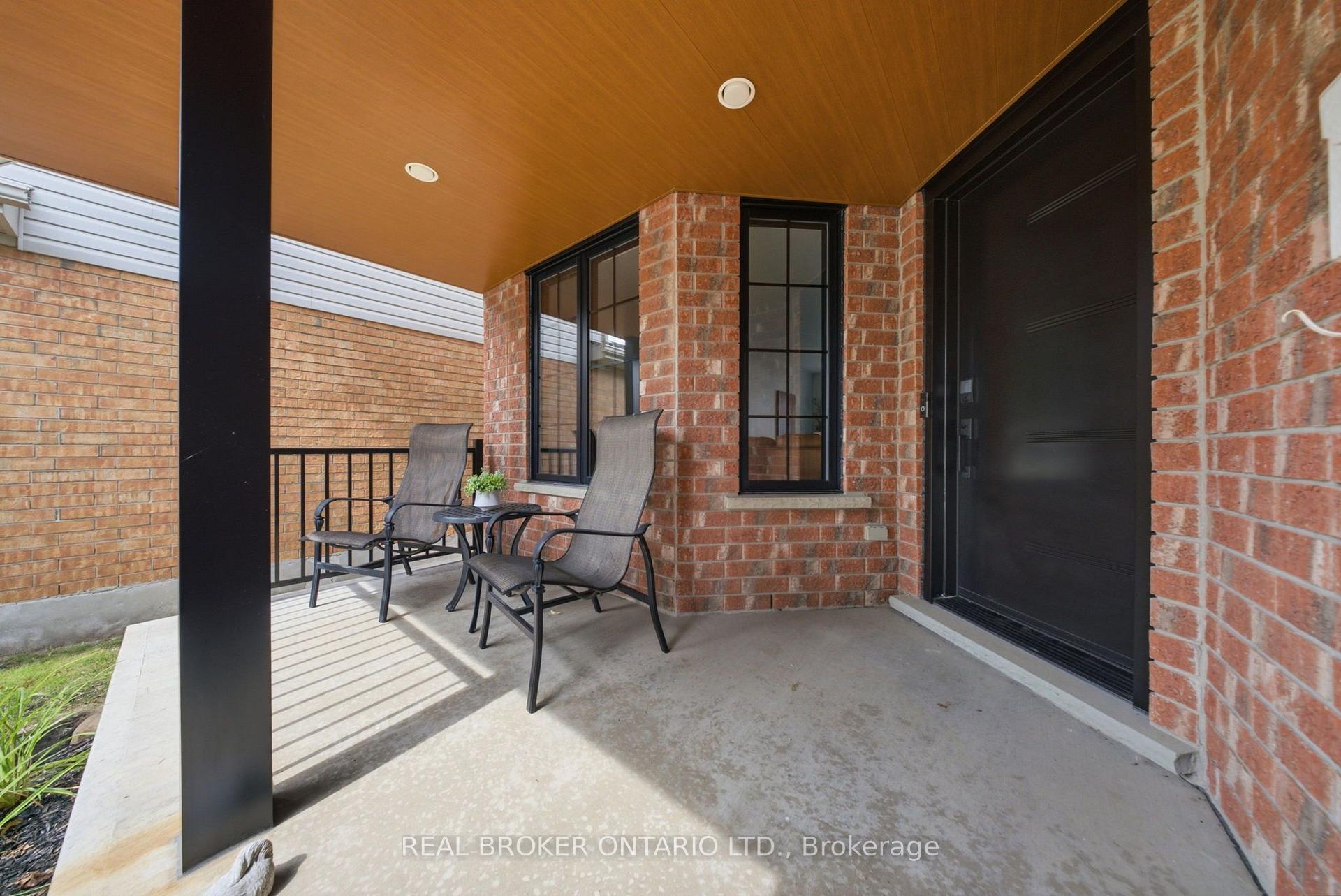 Photo 3 of 19 Boulder Crescent, Guelph, Clairfields/Hanlon Business Park — HOMEH