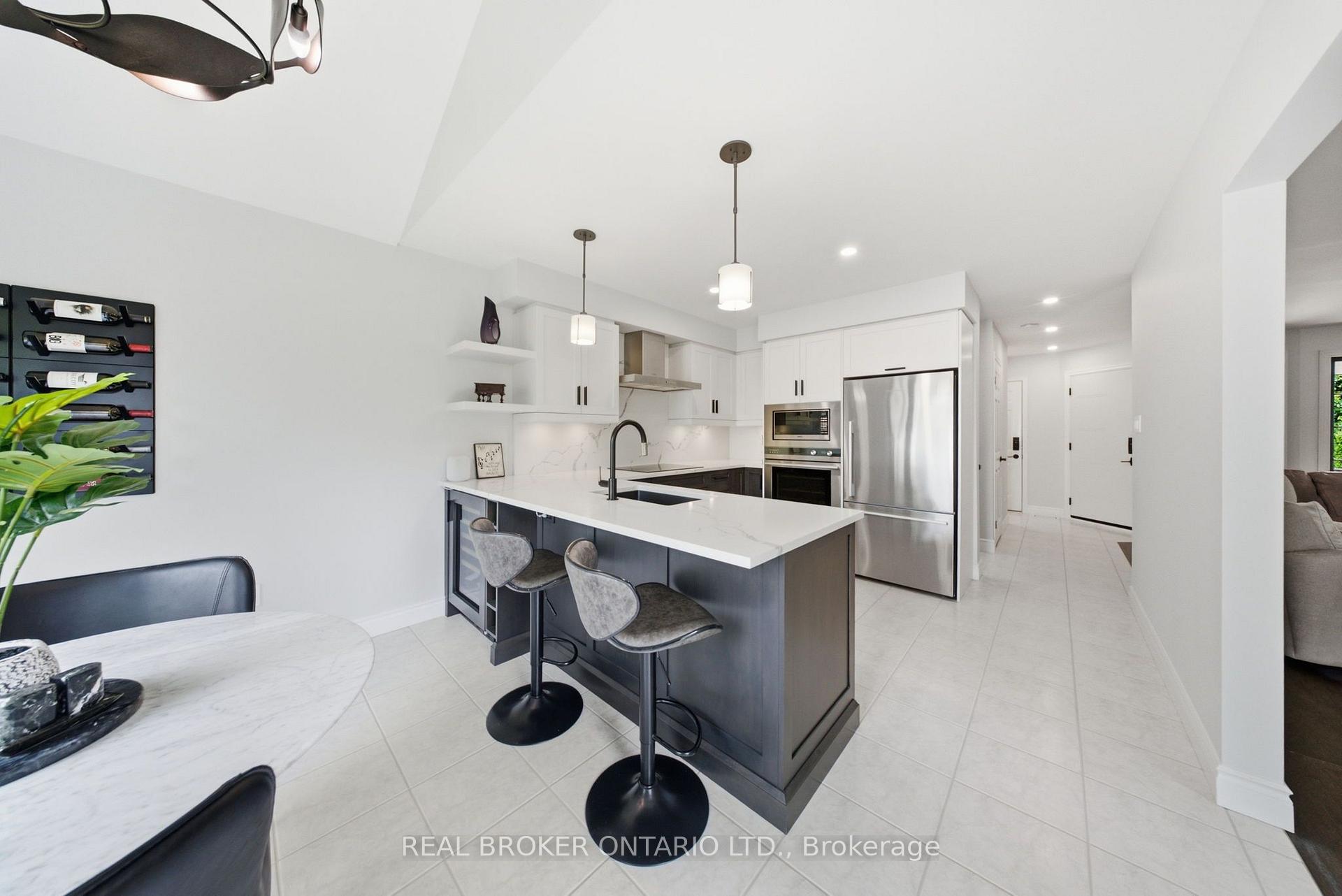 Photo 6 of 19 Boulder Crescent, Guelph, Clairfields/Hanlon Business Park — HOMEH