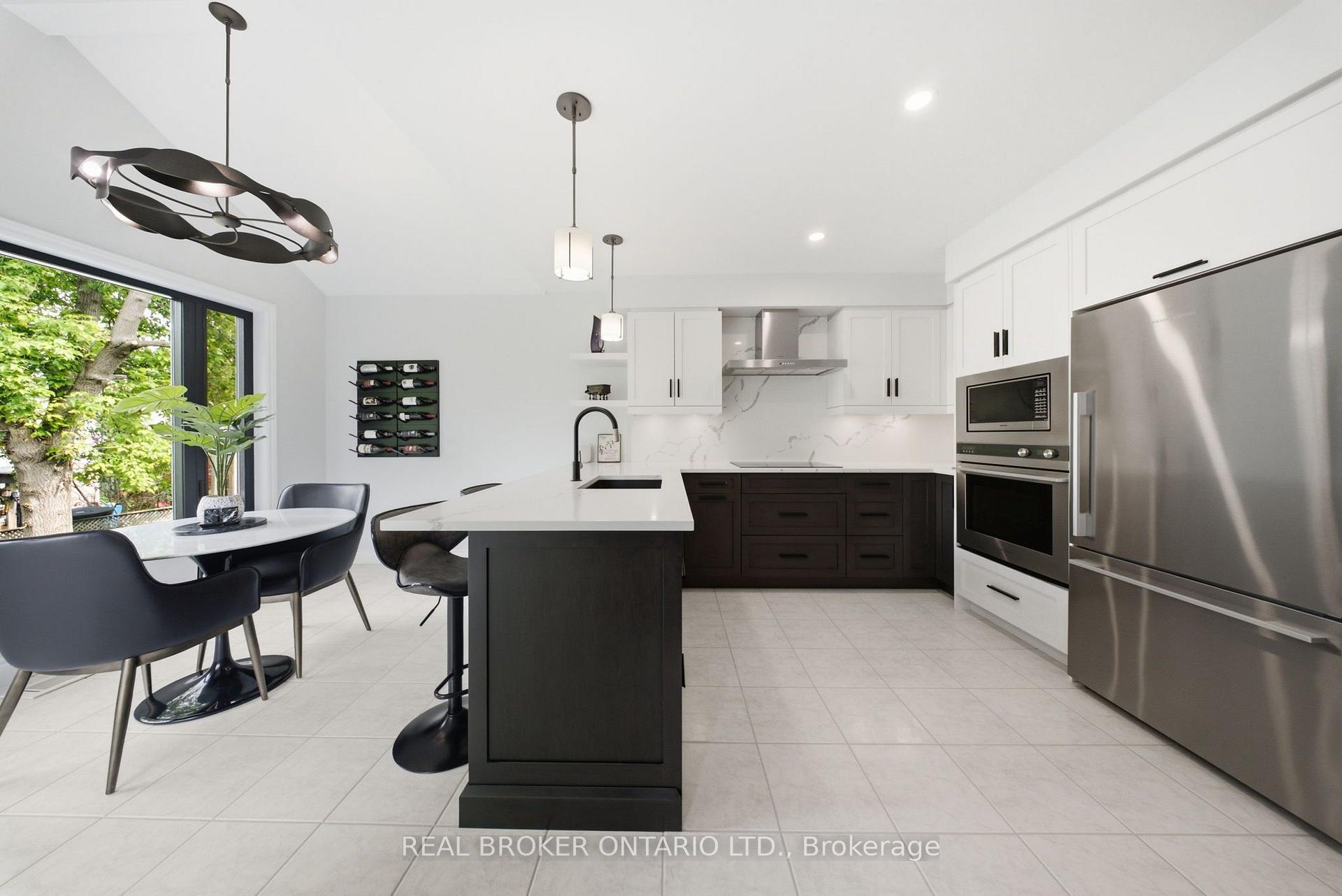 Photo 10 of 19 Boulder Crescent, Guelph, Clairfields/Hanlon Business Park — HOMEH