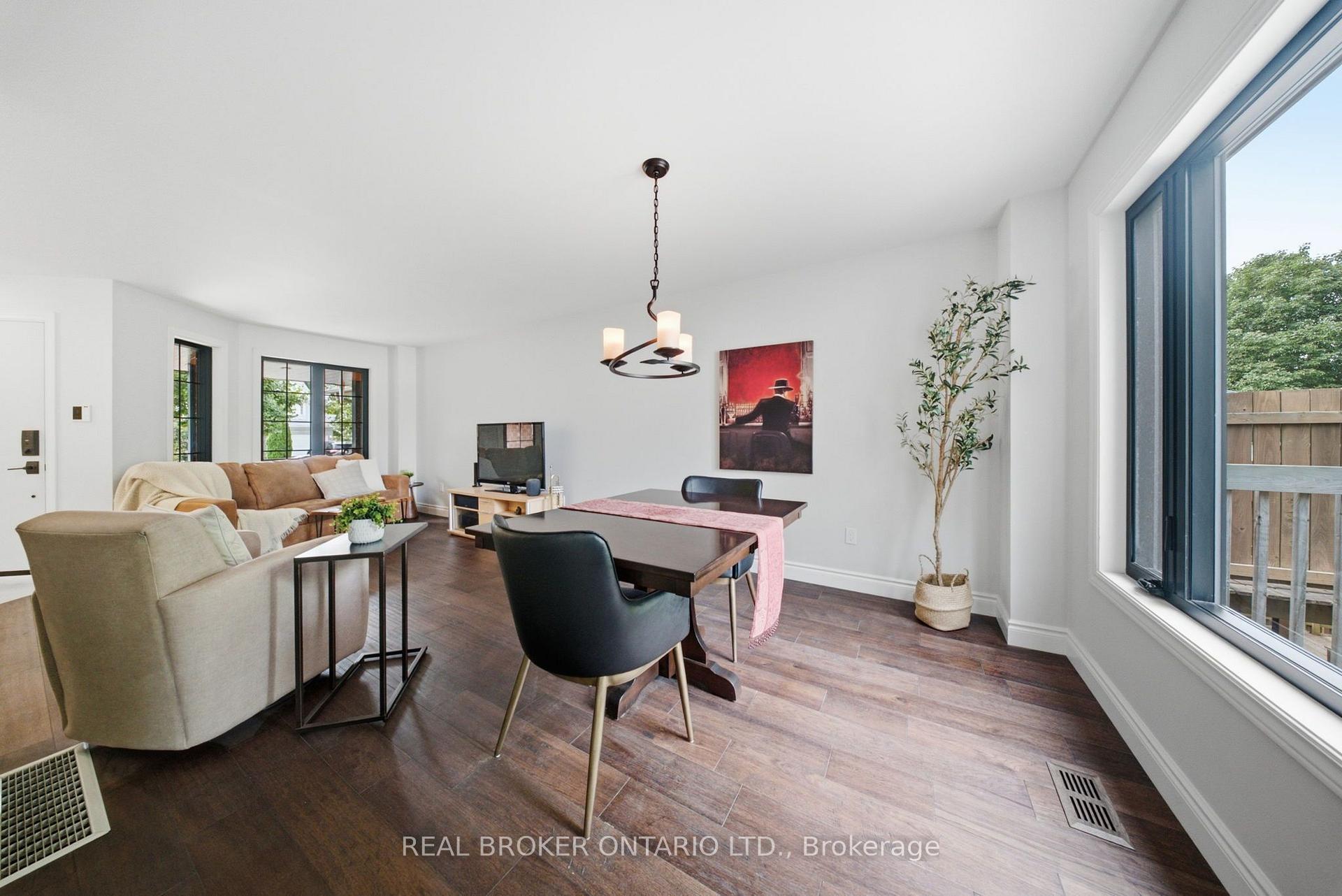 Photo 12 of 19 Boulder Crescent, Guelph, Clairfields/Hanlon Business Park — HOMEH