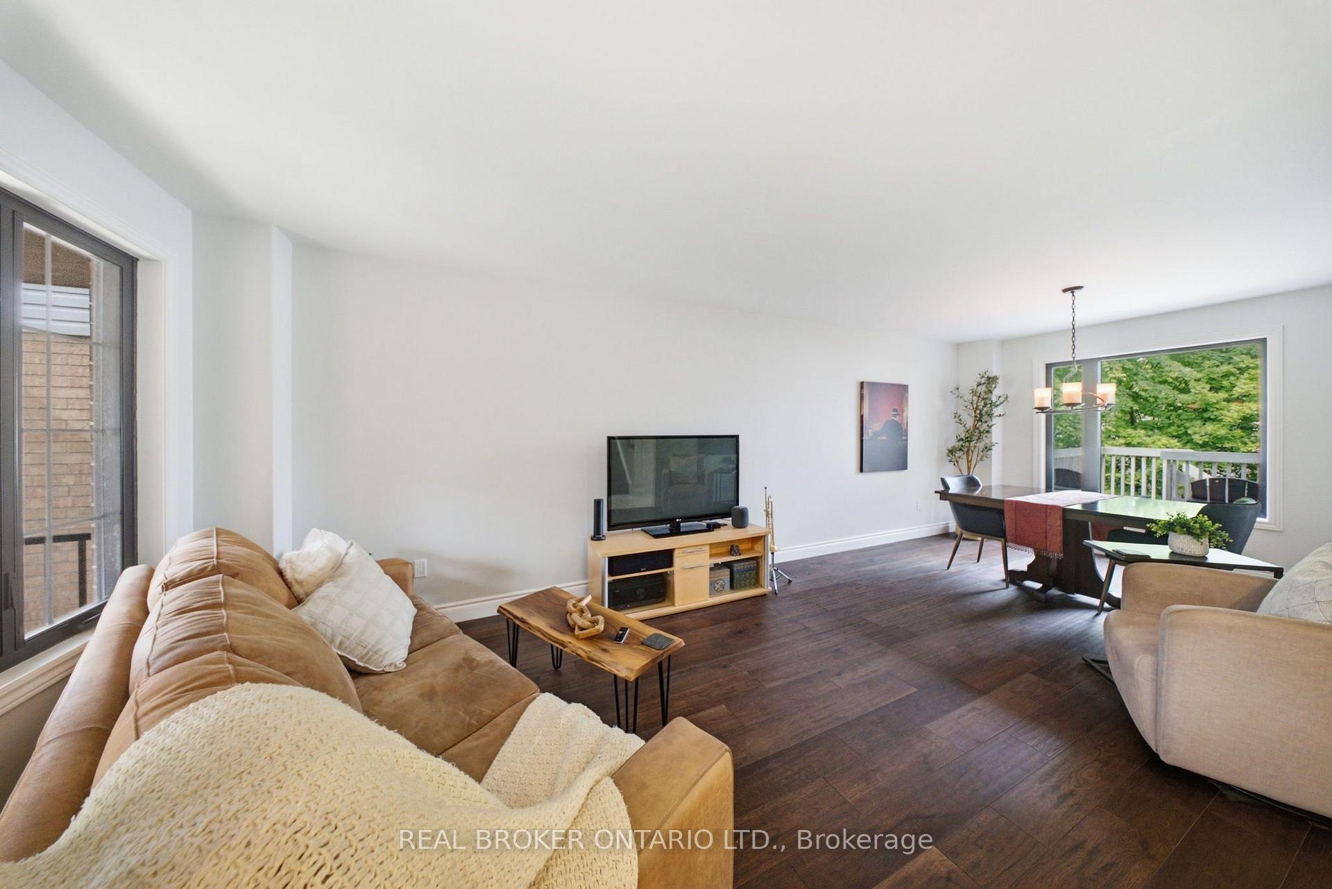 Photo 14 of 19 Boulder Crescent, Guelph, Clairfields/Hanlon Business Park — HOMEH