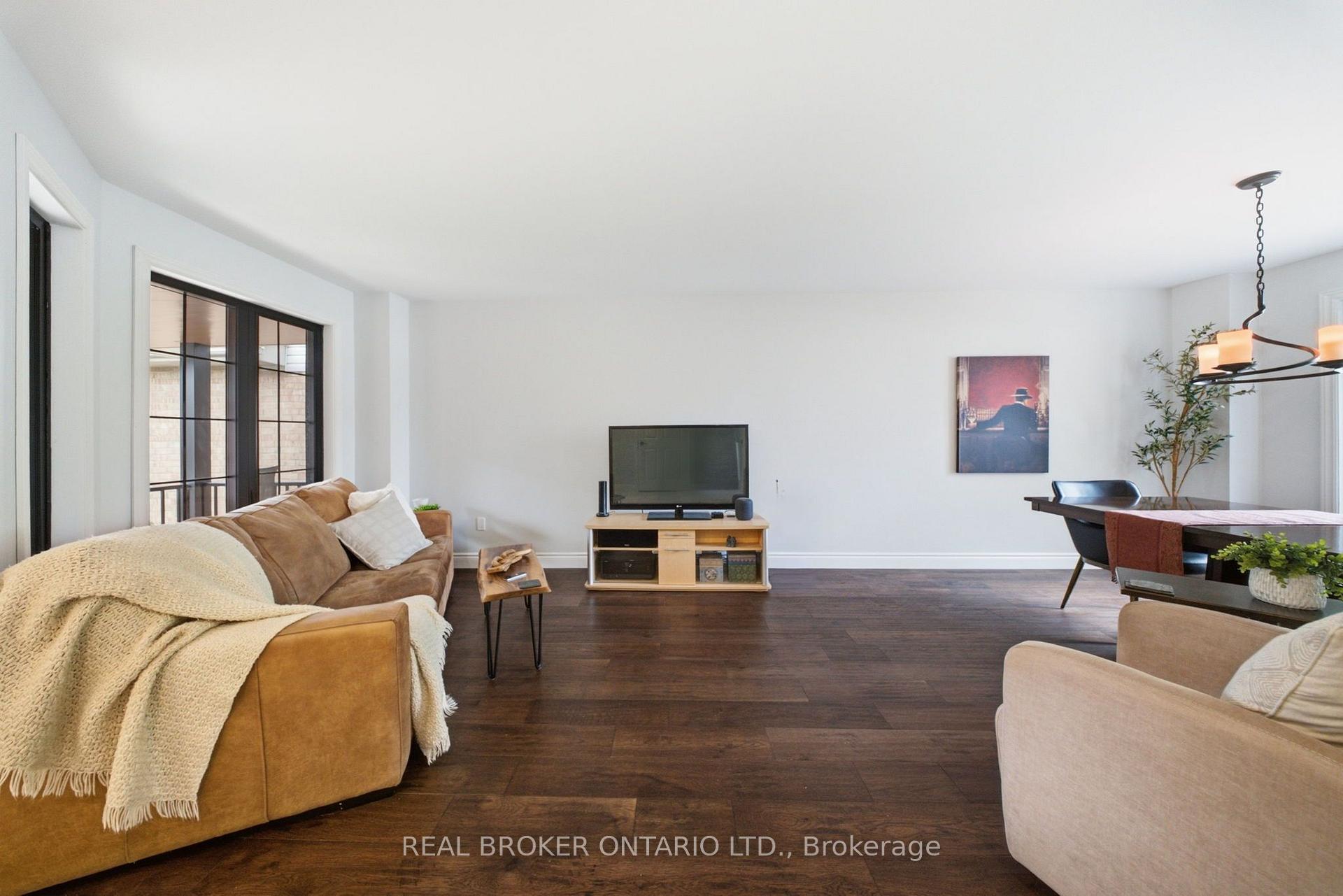 Photo 15 of 19 Boulder Crescent, Guelph, Clairfields/Hanlon Business Park — HOMEH