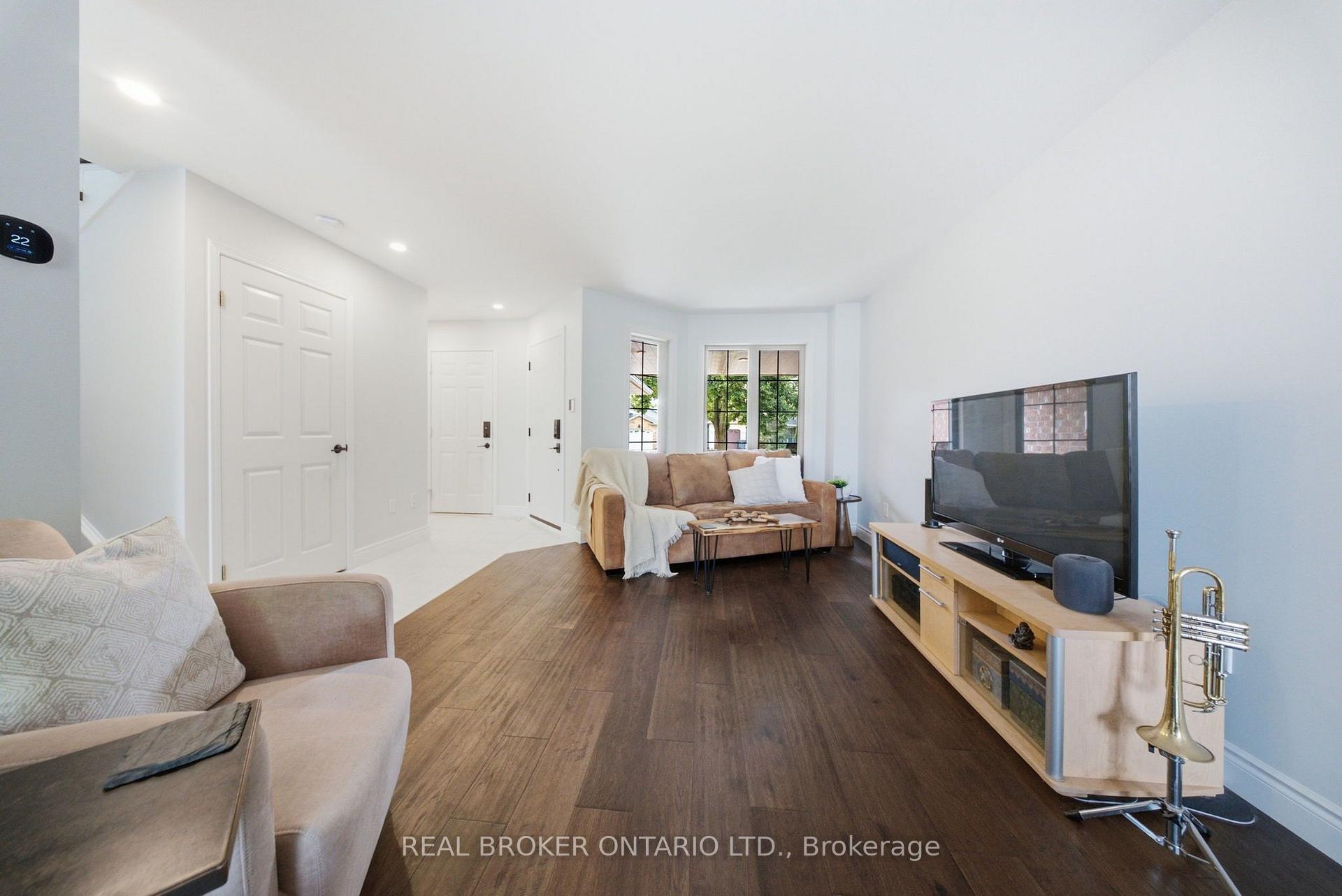 Photo 16 of 19 Boulder Crescent, Guelph, Clairfields/Hanlon Business Park — HOMEH