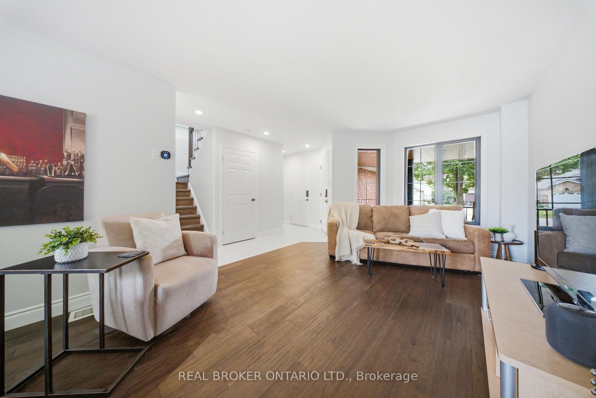 Photo 17 of 19 Boulder Crescent, Guelph, Clairfields/Hanlon Business Park — HOMEH