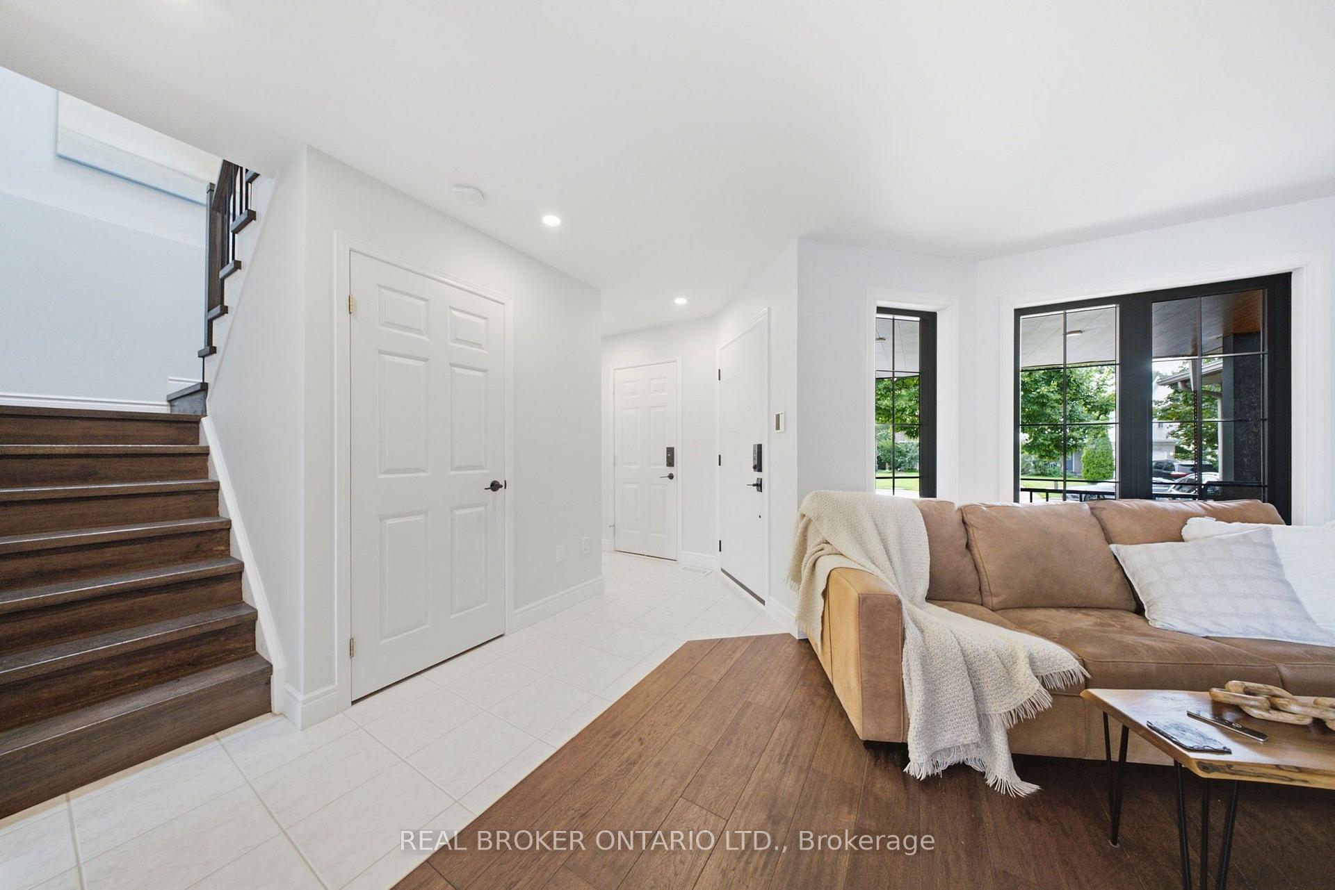 Photo 18 of 19 Boulder Crescent, Guelph, Clairfields/Hanlon Business Park — HOMEH