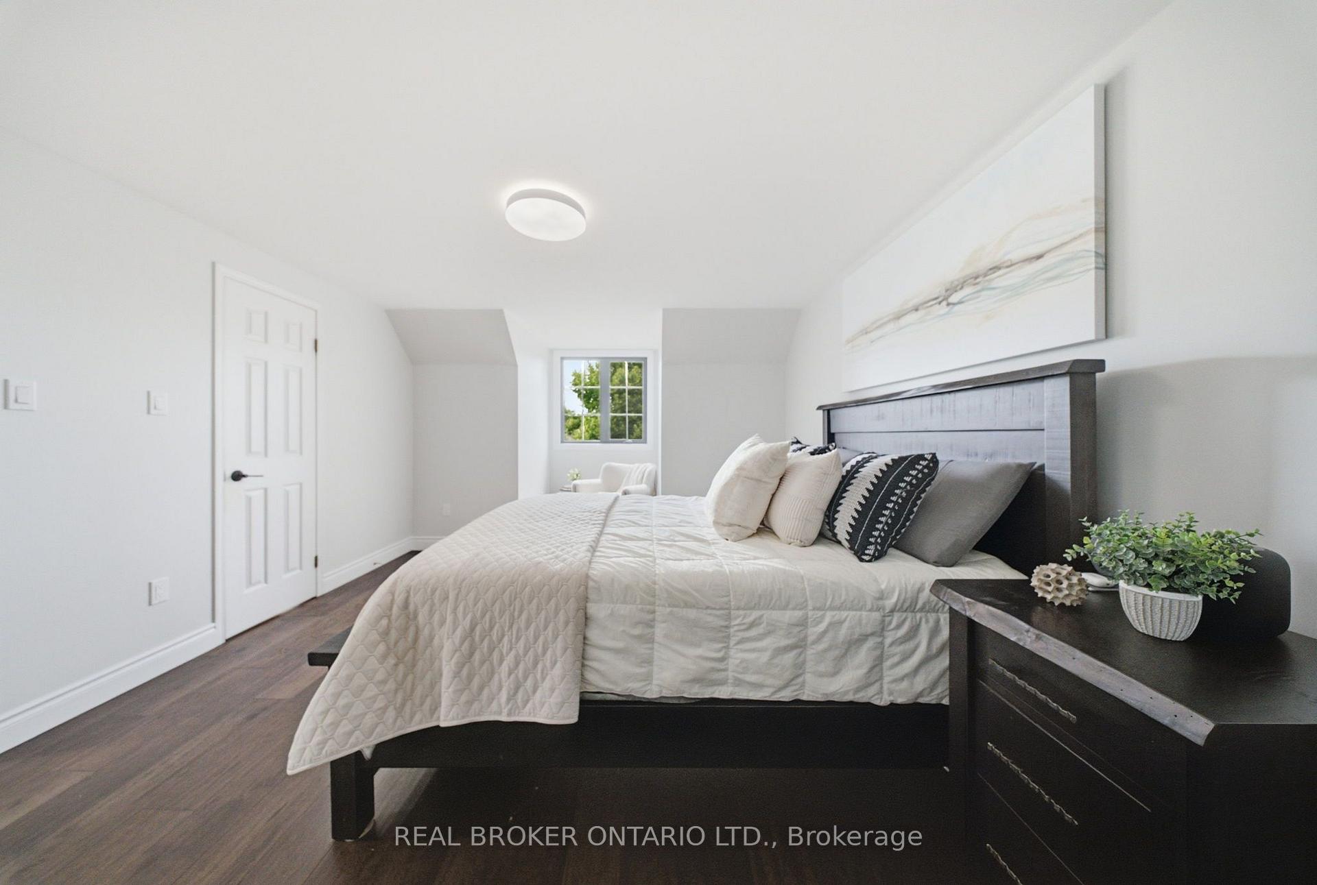 Photo 23 of 19 Boulder Crescent, Guelph, Clairfields/Hanlon Business Park — HOMEH