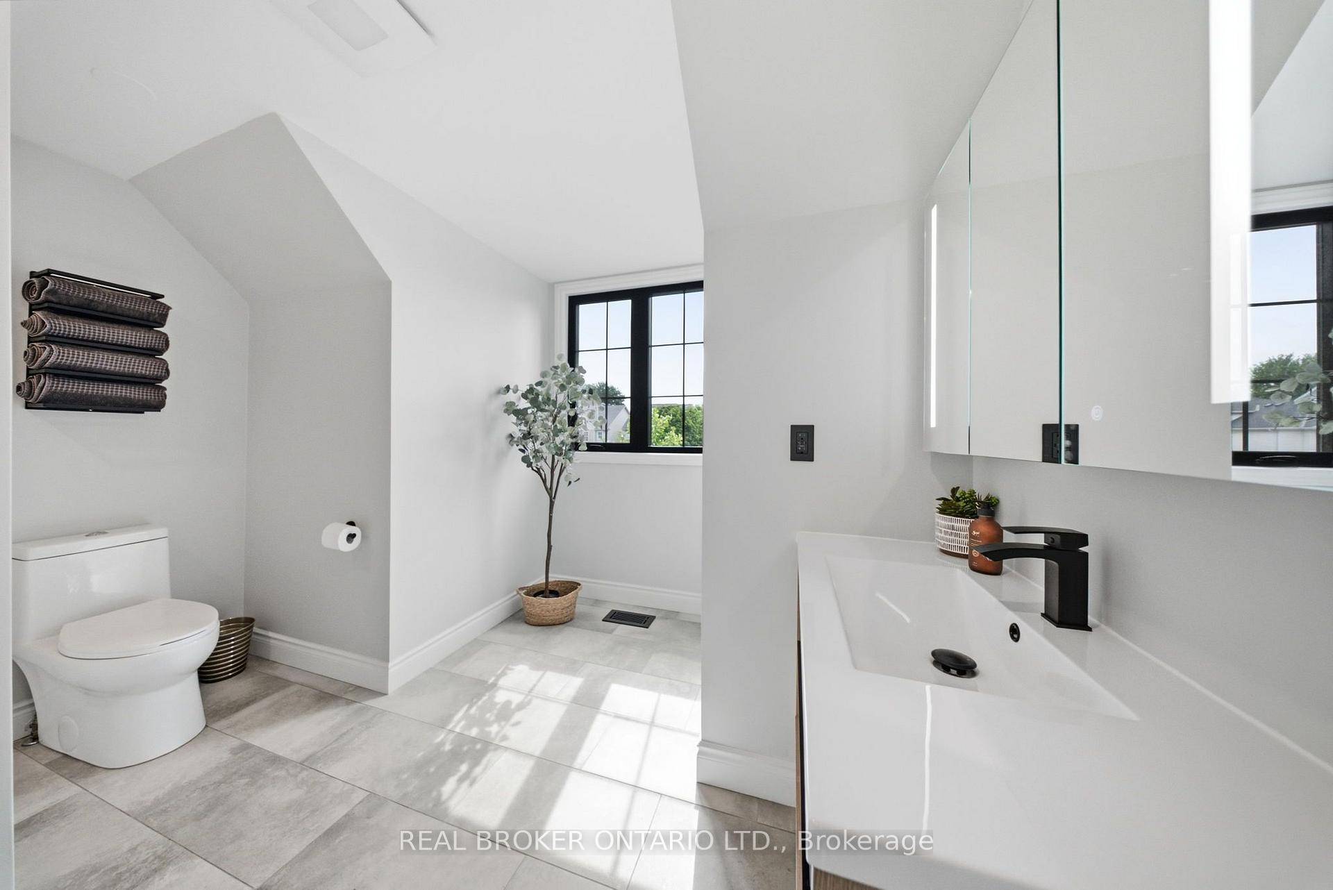 Photo 27 of 19 Boulder Crescent, Guelph, Clairfields/Hanlon Business Park — HOMEH