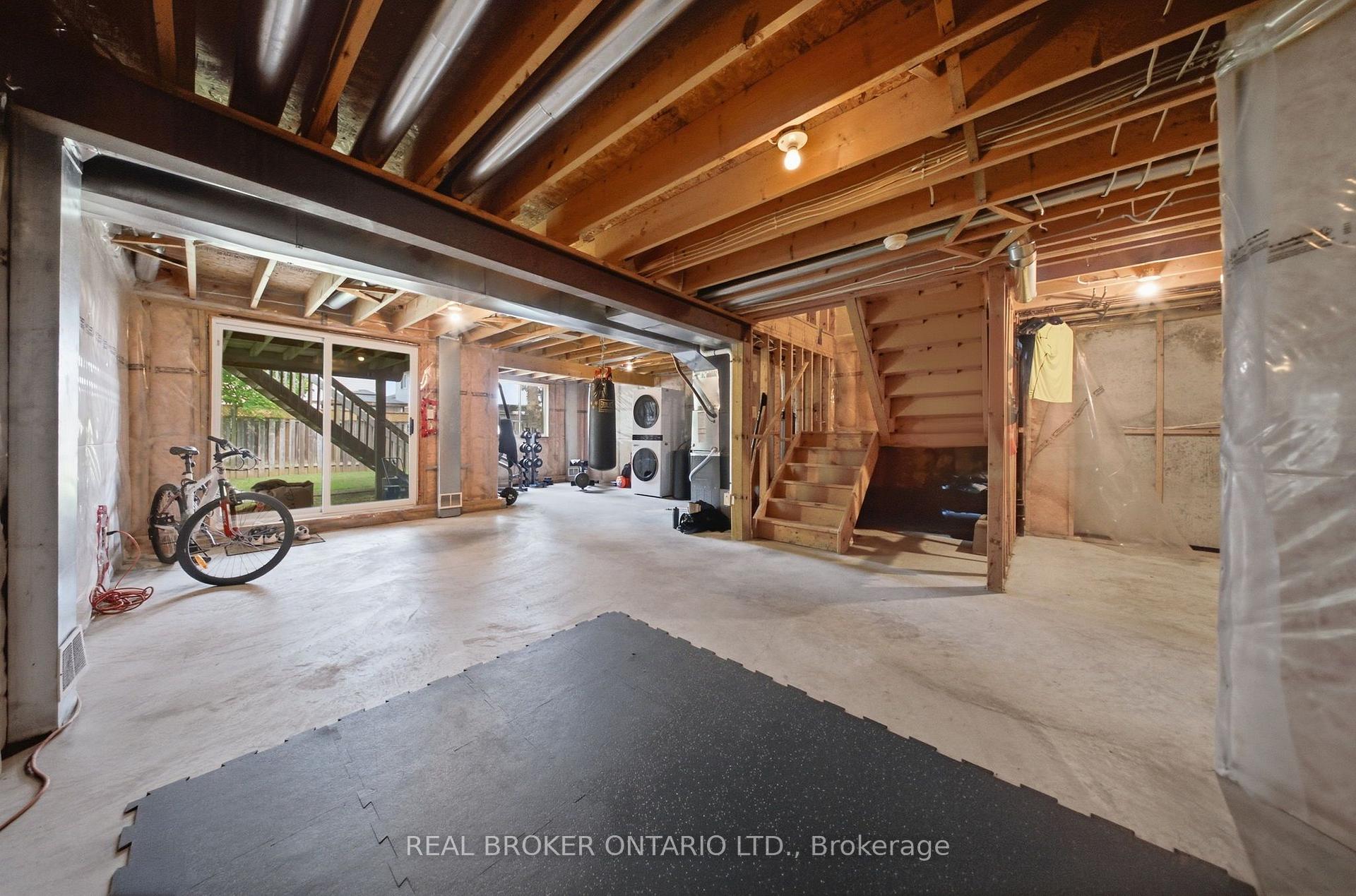 Photo 30 of 19 Boulder Crescent, Guelph, Clairfields/Hanlon Business Park — HOMEH