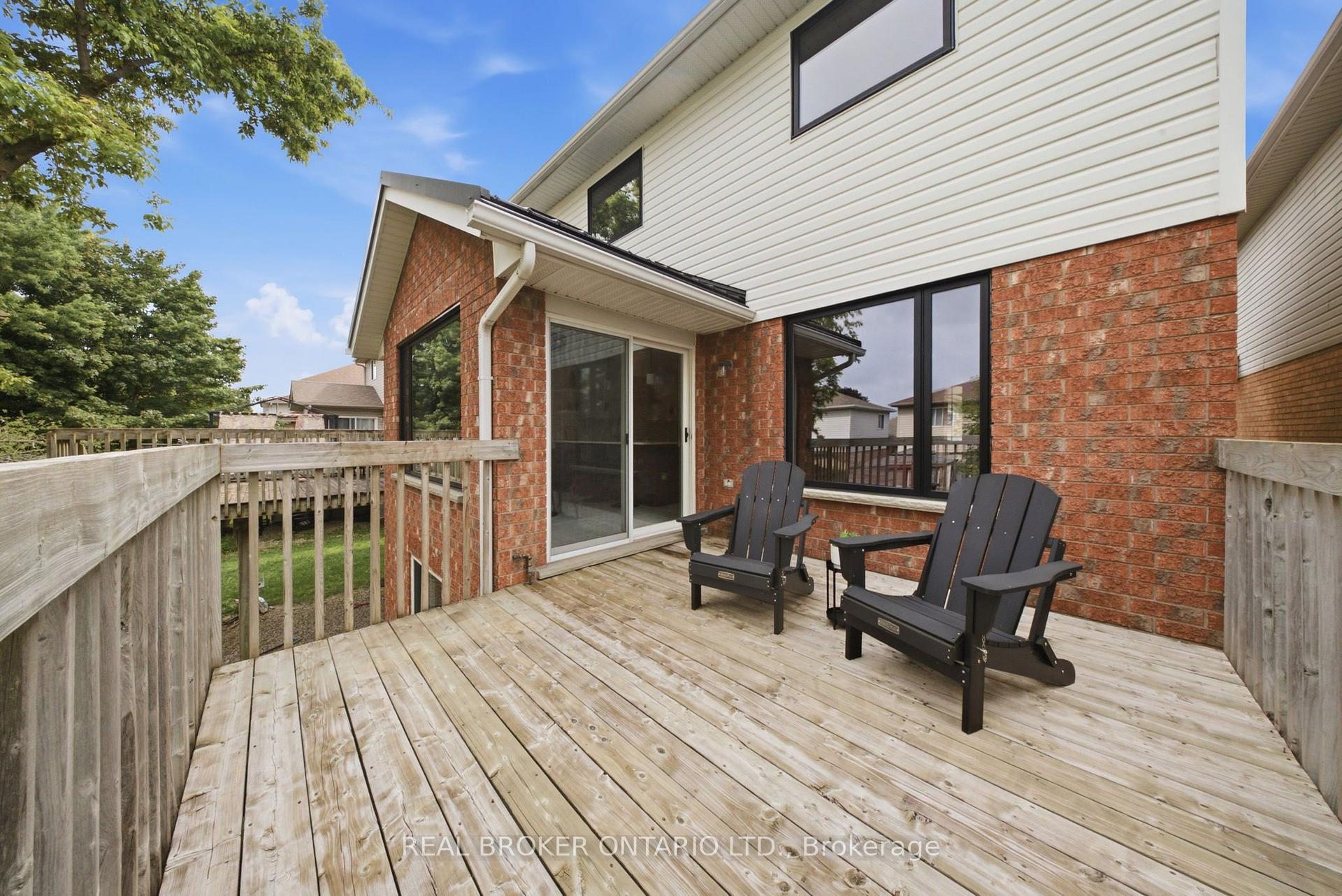Photo 31 of 19 Boulder Crescent, Guelph, Clairfields/Hanlon Business Park — HOMEH