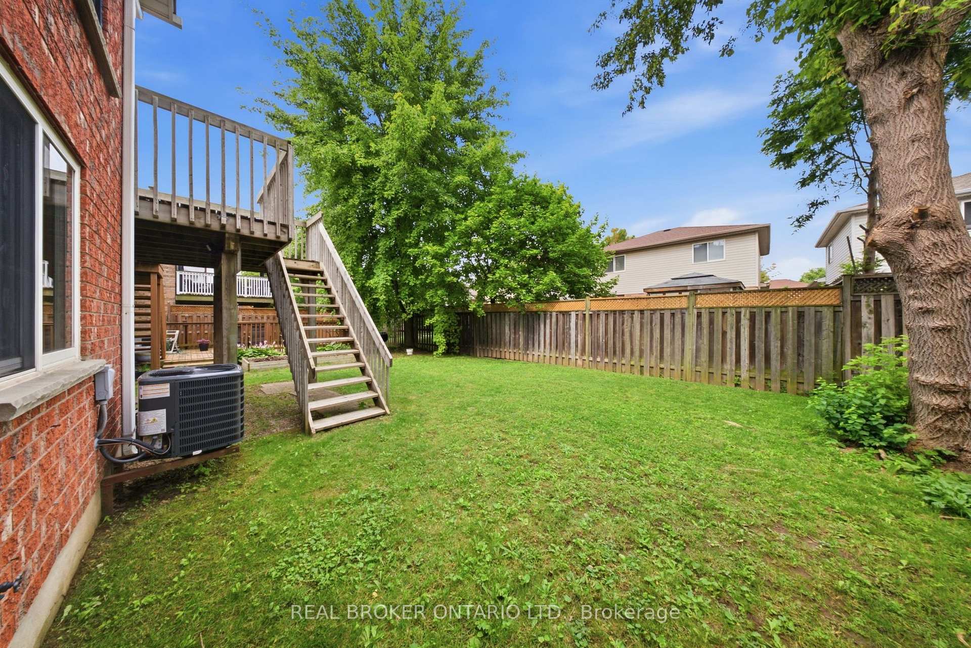 Photo 33 of 19 Boulder Crescent, Guelph, Clairfields/Hanlon Business Park — HOMEH
