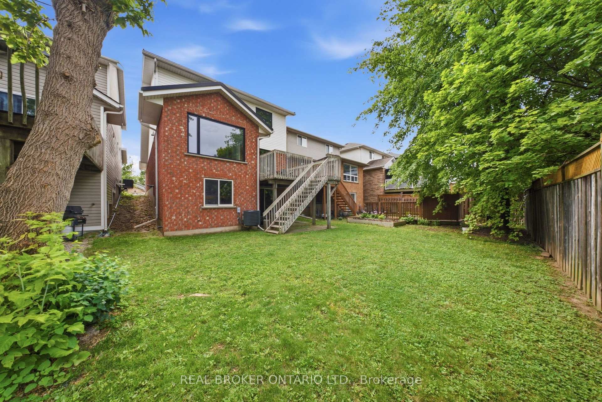 Photo 34 of 19 Boulder Crescent, Guelph, Clairfields/Hanlon Business Park — HOMEH