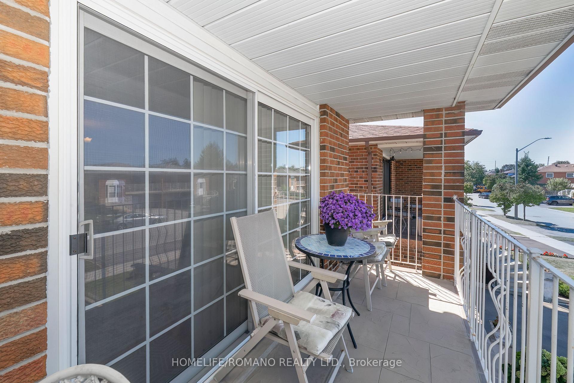 Photo 3 of 915 Lovingston Crescent, Mississauga, Rathwood — HOMEH