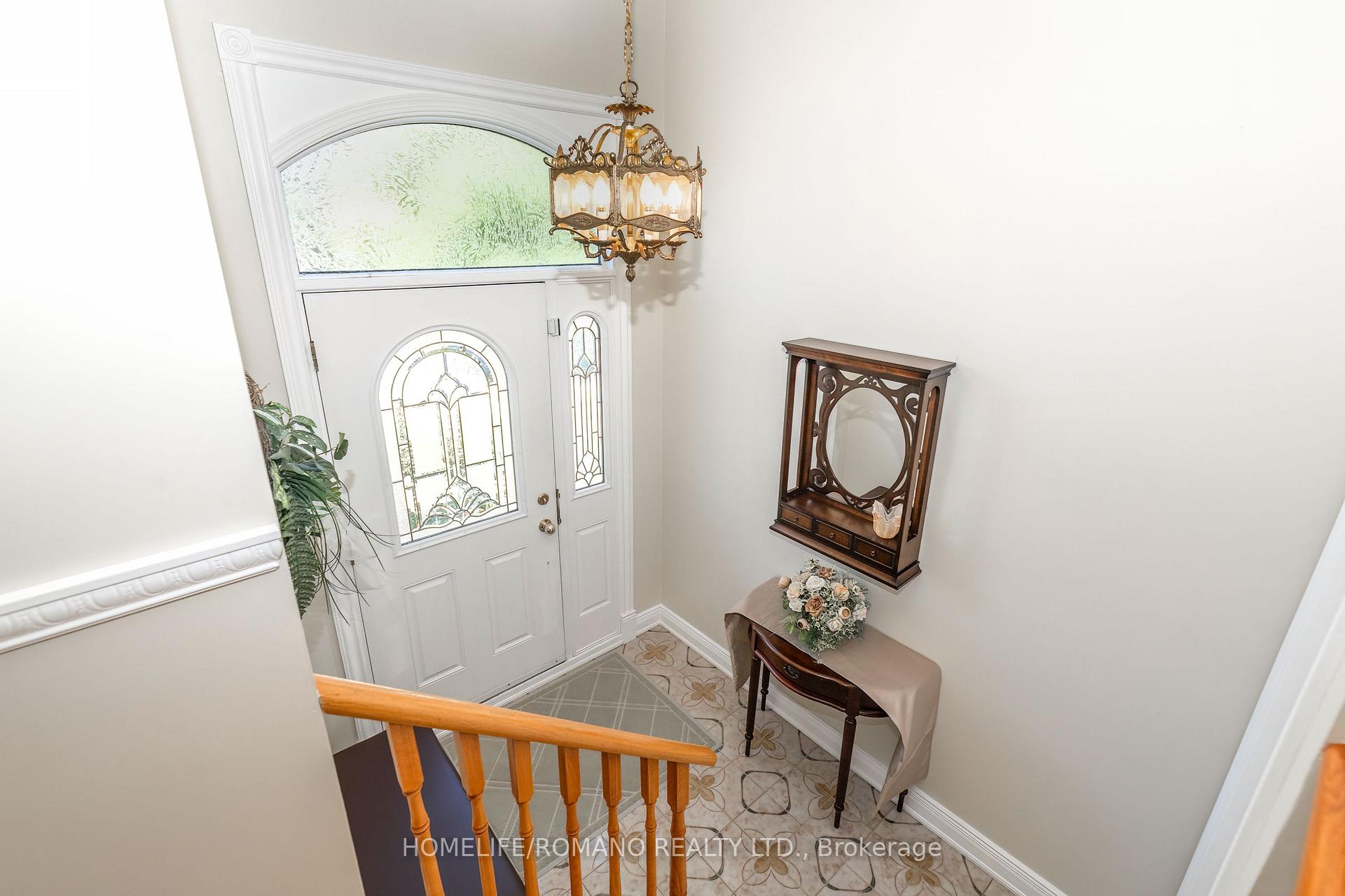 Photo 4 of 915 Lovingston Crescent, Mississauga, Rathwood — HOMEH
