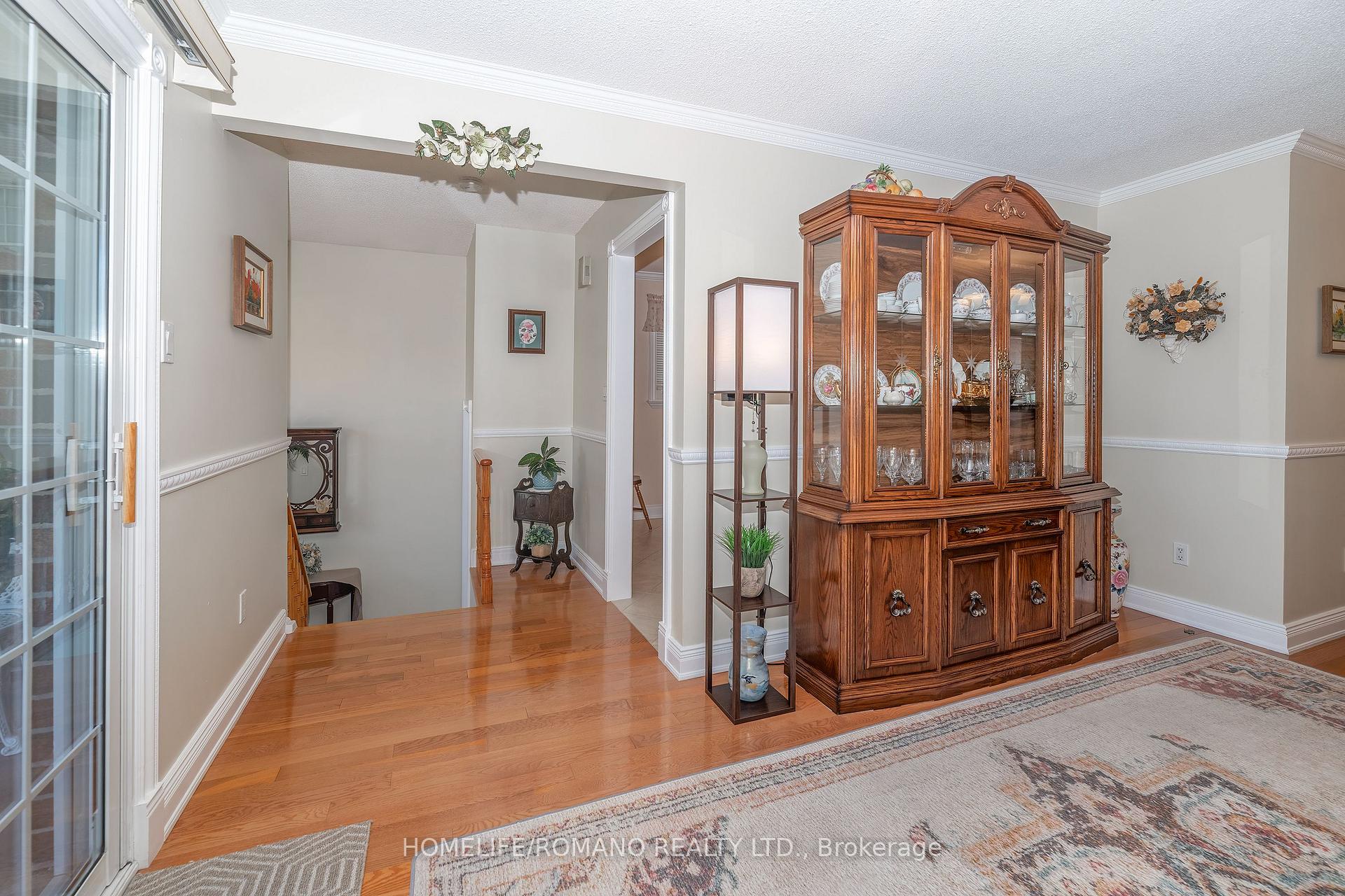 Photo 6 of 915 Lovingston Crescent, Mississauga, Rathwood — HOMEH