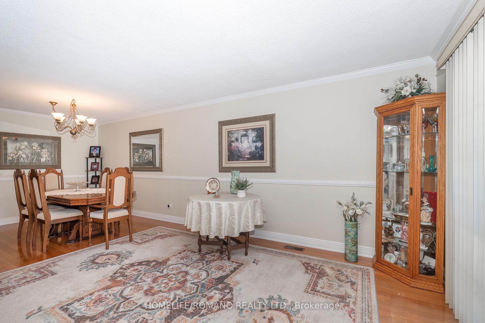Photo 8 of 915 Lovingston Crescent, Mississauga, Rathwood — HOMEH