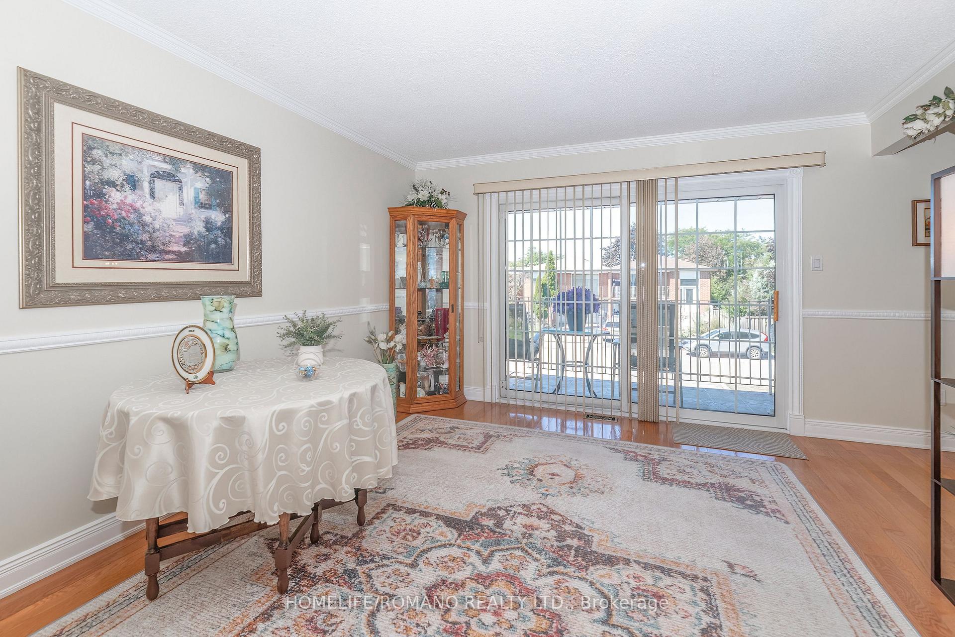Photo 9 of 915 Lovingston Crescent, Mississauga, Rathwood — HOMEH