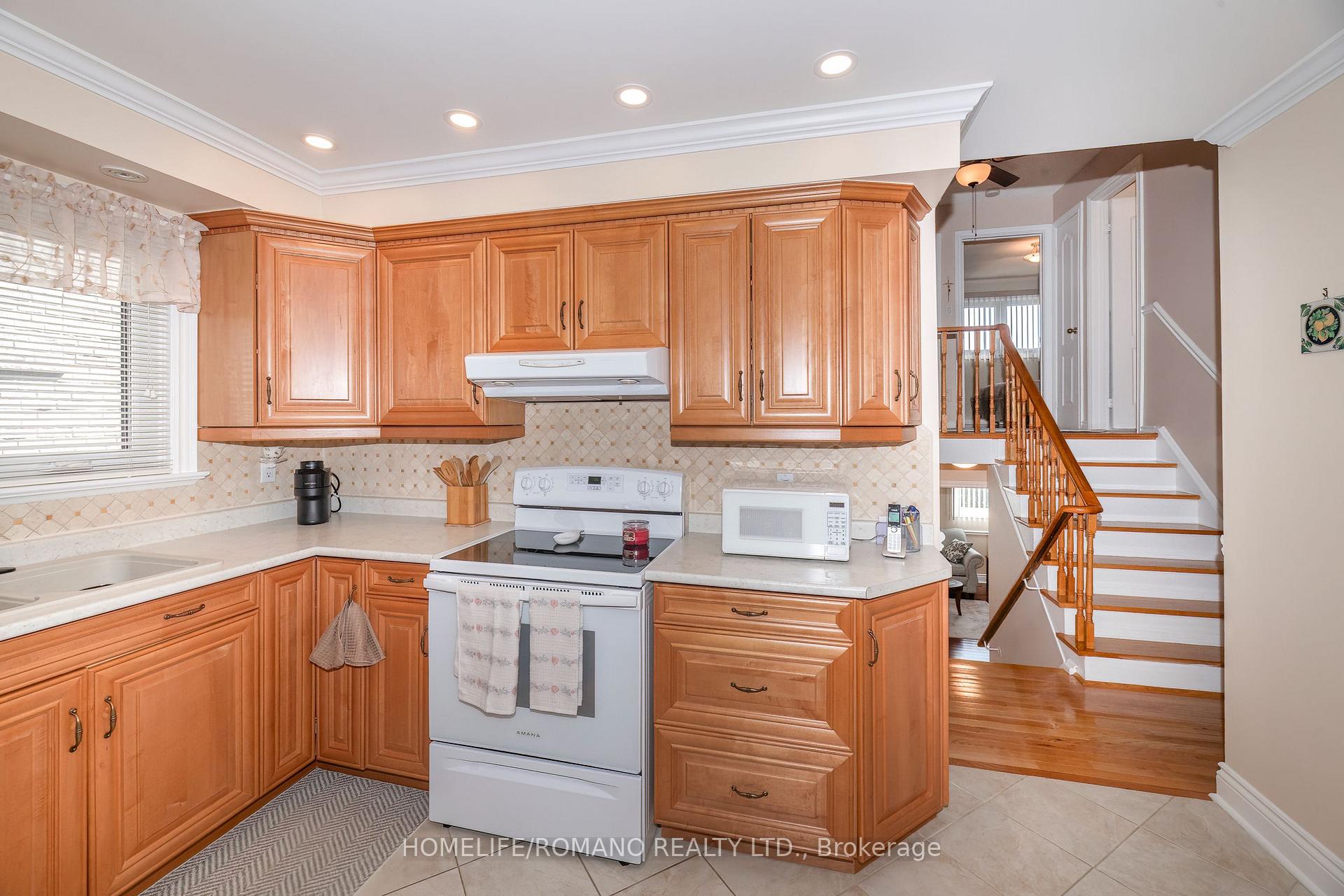 Photo 12 of 915 Lovingston Crescent, Mississauga, Rathwood — HOMEH
