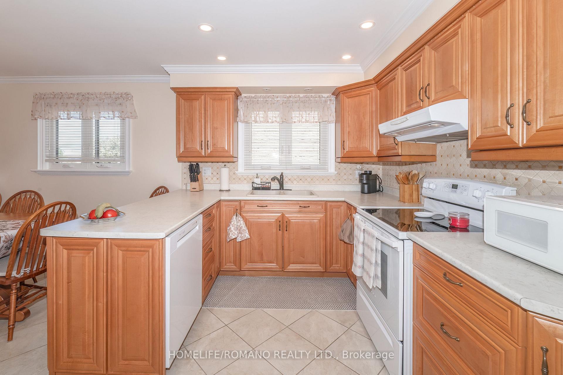 Photo 13 of 915 Lovingston Crescent, Mississauga, Rathwood — HOMEH
