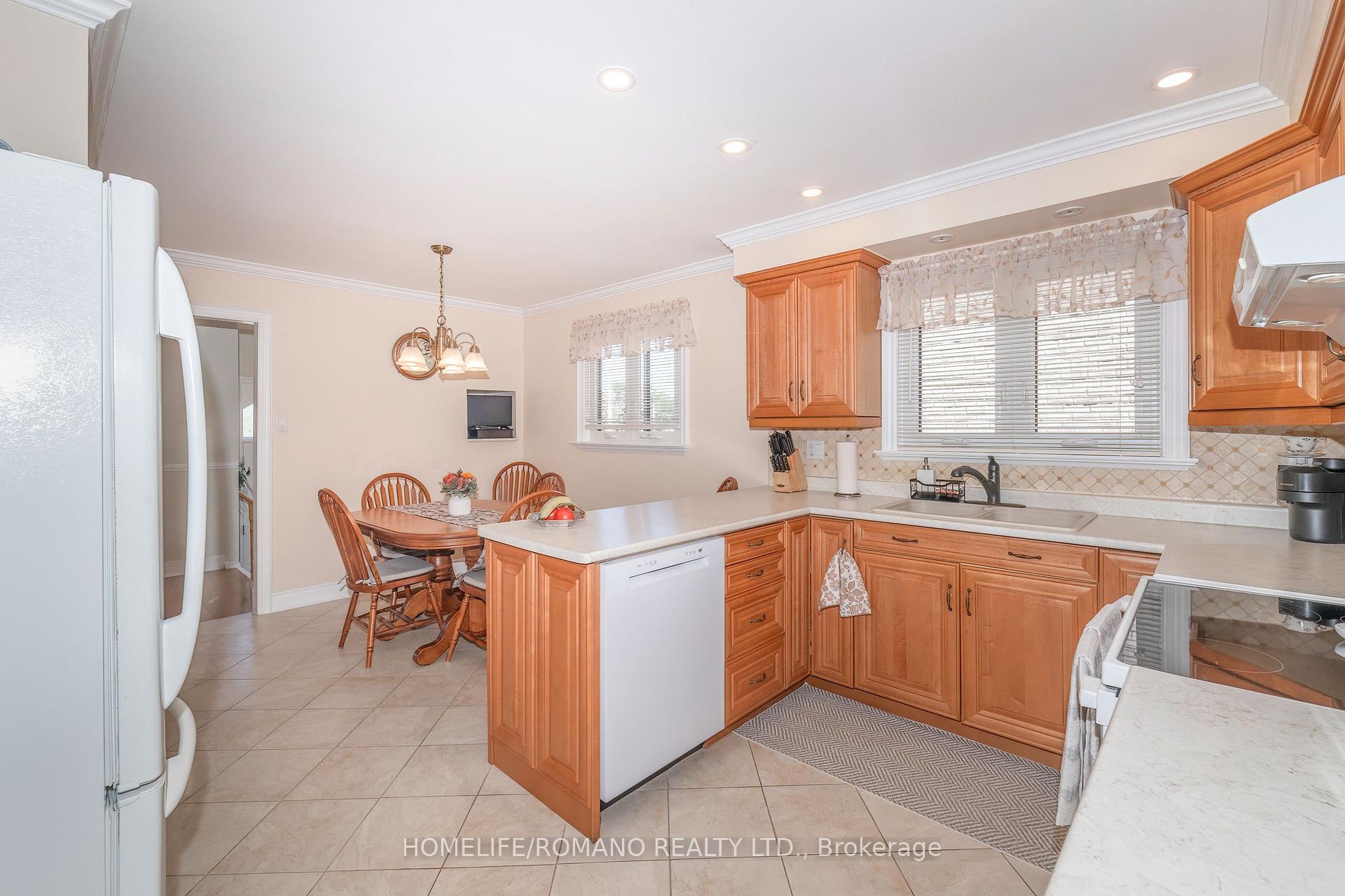 Photo 14 of 915 Lovingston Crescent, Mississauga, Rathwood — HOMEH