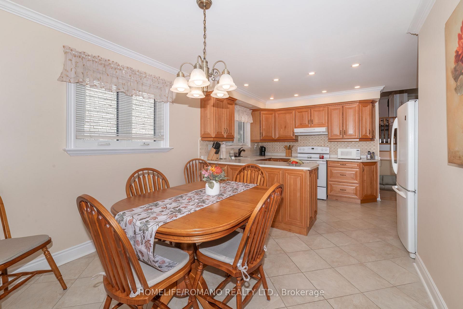 Photo 15 of 915 Lovingston Crescent, Mississauga, Rathwood — HOMEH