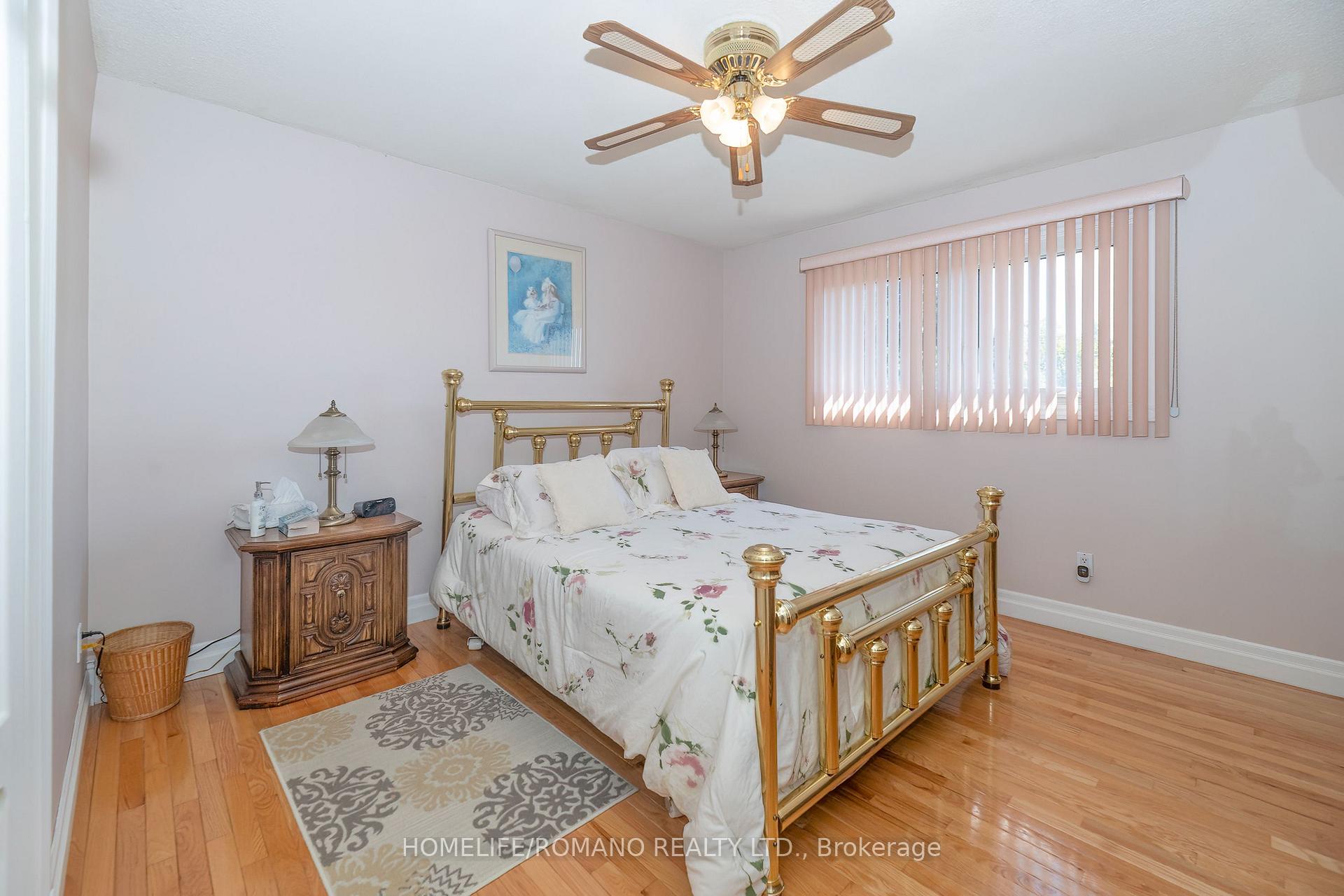 Photo 16 of 915 Lovingston Crescent, Mississauga, Rathwood — HOMEH