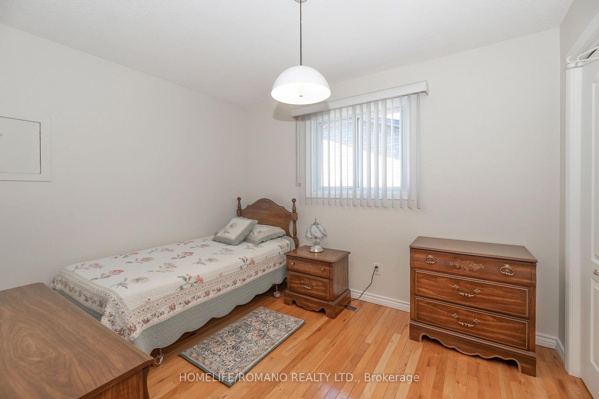 Photo 17 of 915 Lovingston Crescent, Mississauga, Rathwood — HOMEH