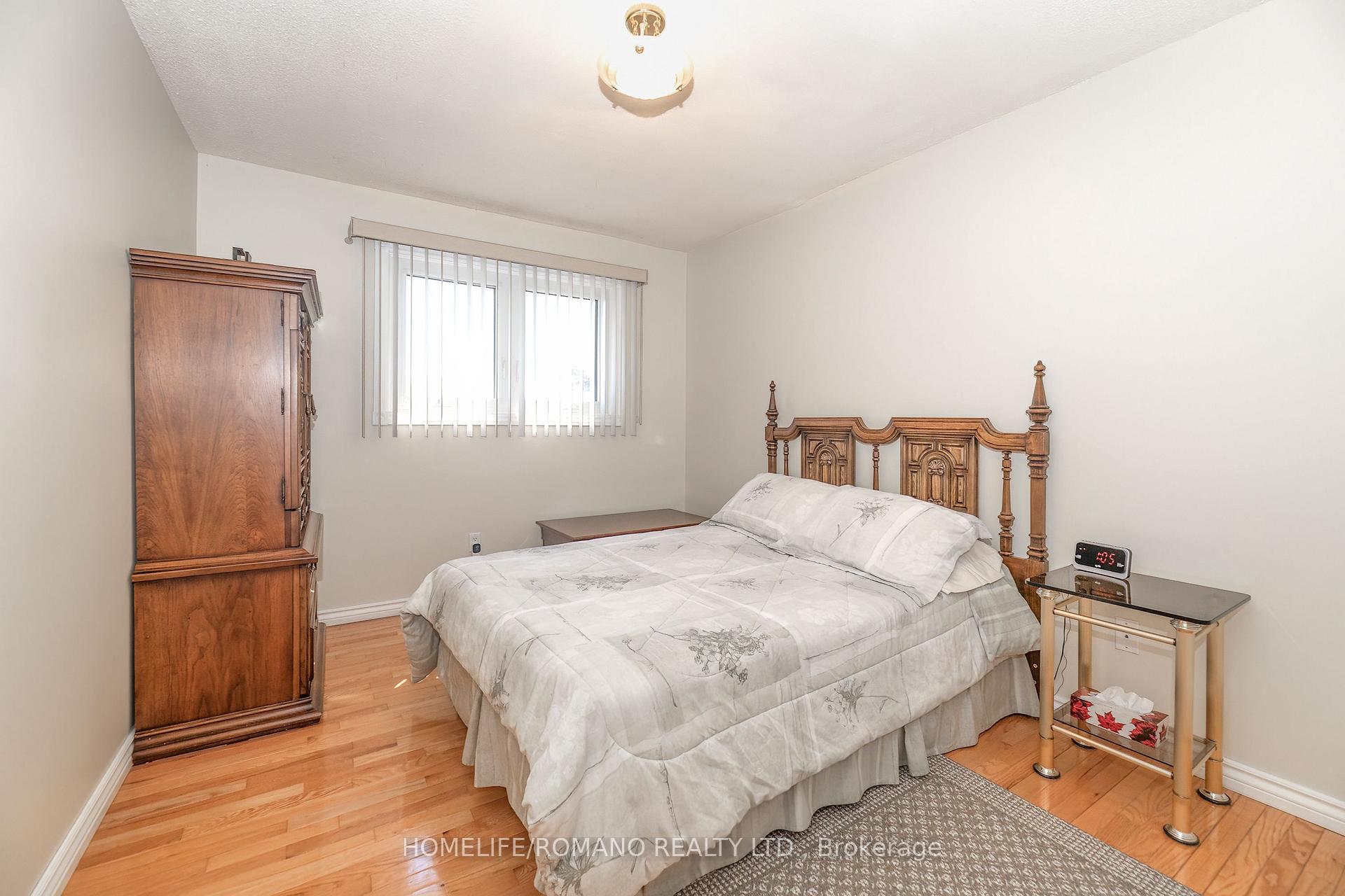 Photo 18 of 915 Lovingston Crescent, Mississauga, Rathwood — HOMEH