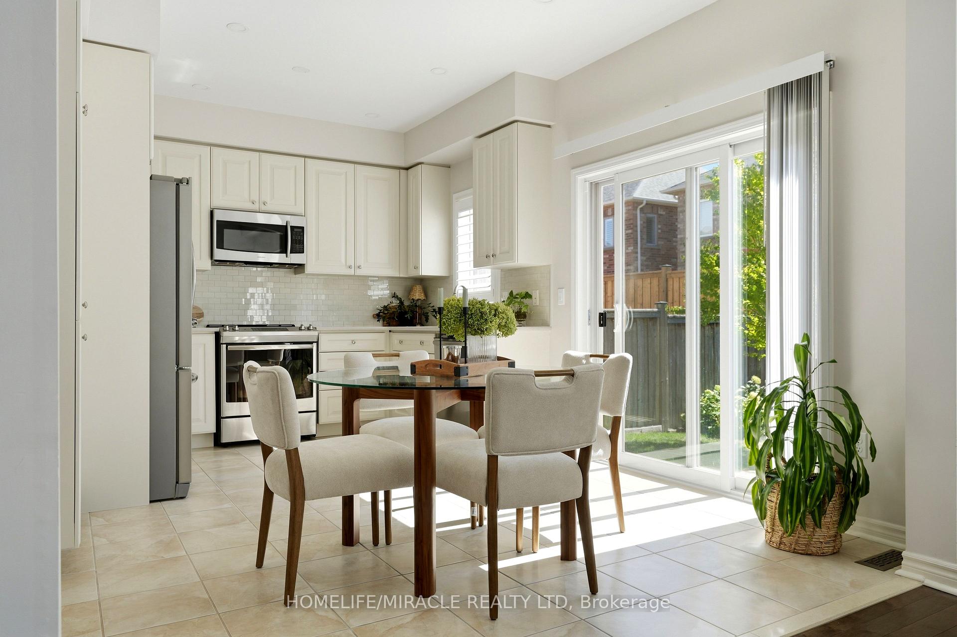 Photo 14 of 3352 Hiscott Avenue, Burlington, Alton — HOMEH