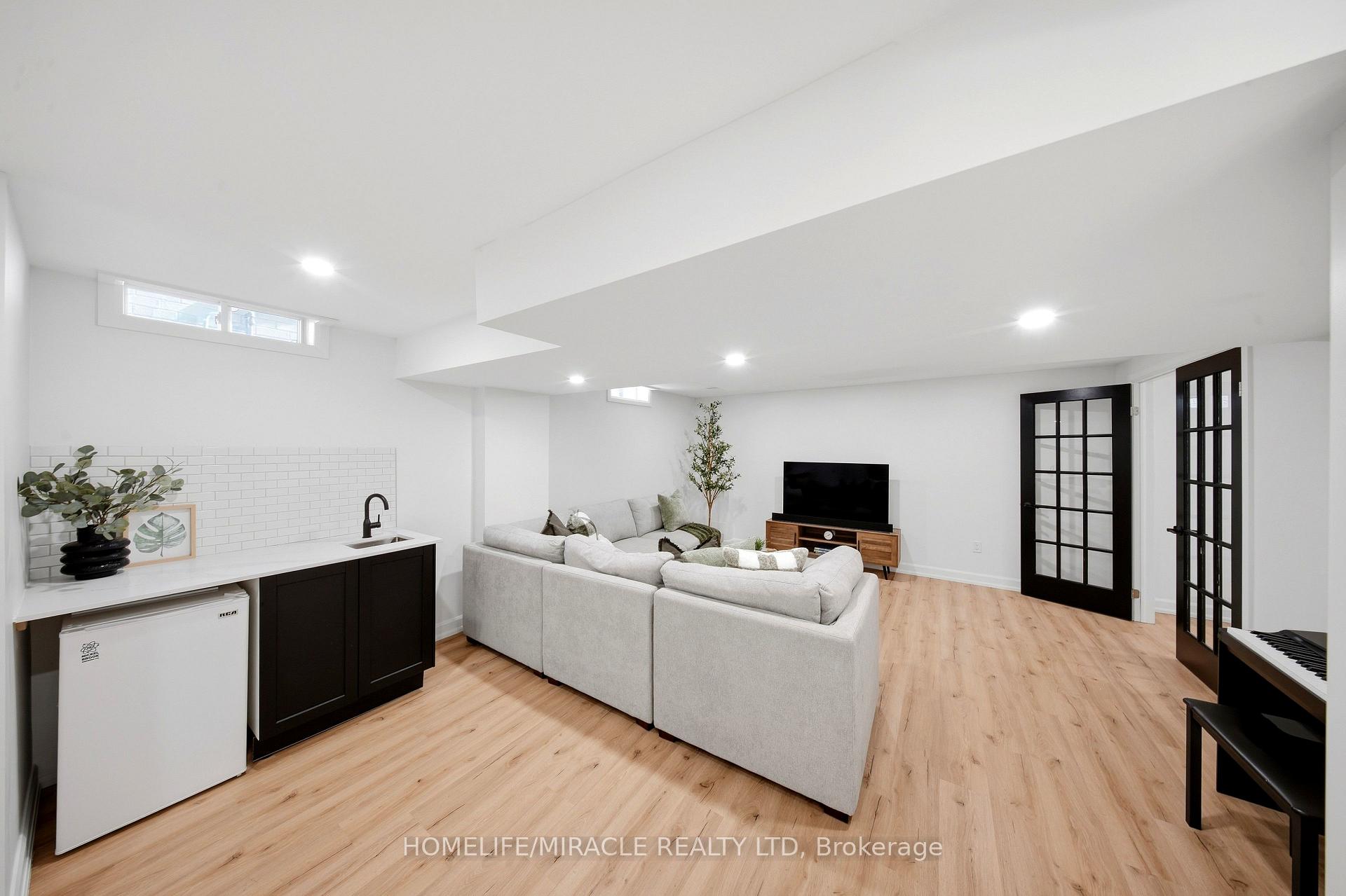 Photo 37 of 3352 Hiscott Avenue, Burlington, Alton — HOMEH