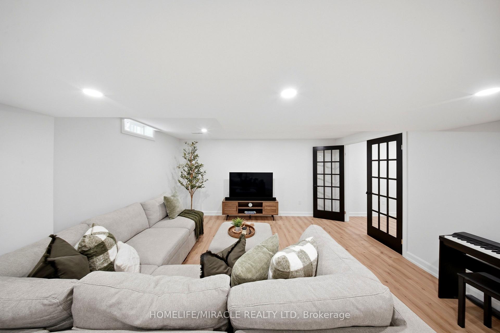 Photo 38 of 3352 Hiscott Avenue, Burlington, Alton — HOMEH