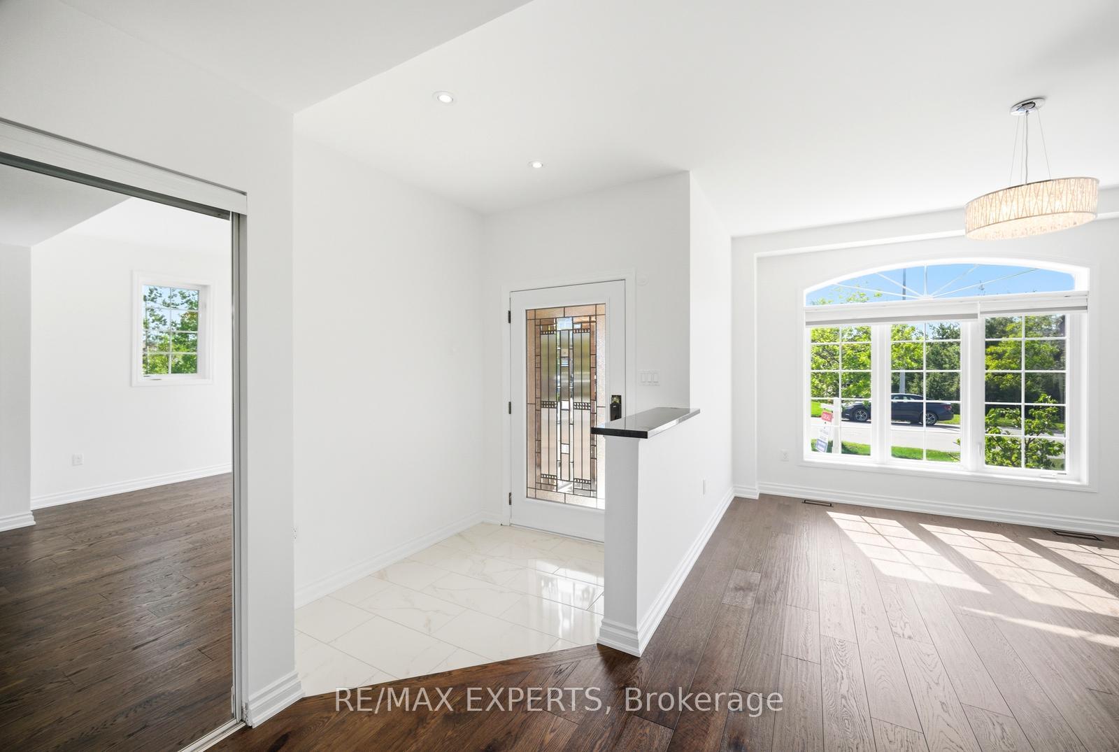 Photo 2 of 2071 Gibson Street, Innisfil, Alcona — HOMEH