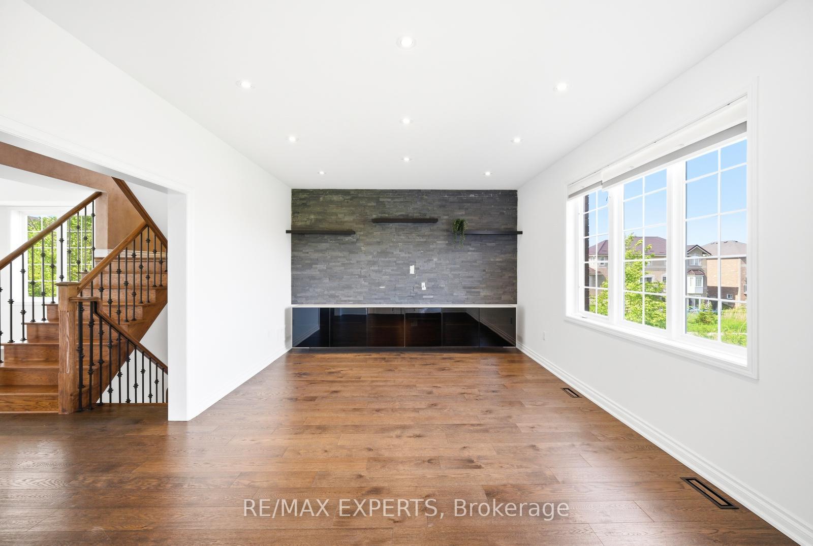 Photo 6 of 2071 Gibson Street, Innisfil, Alcona — HOMEH