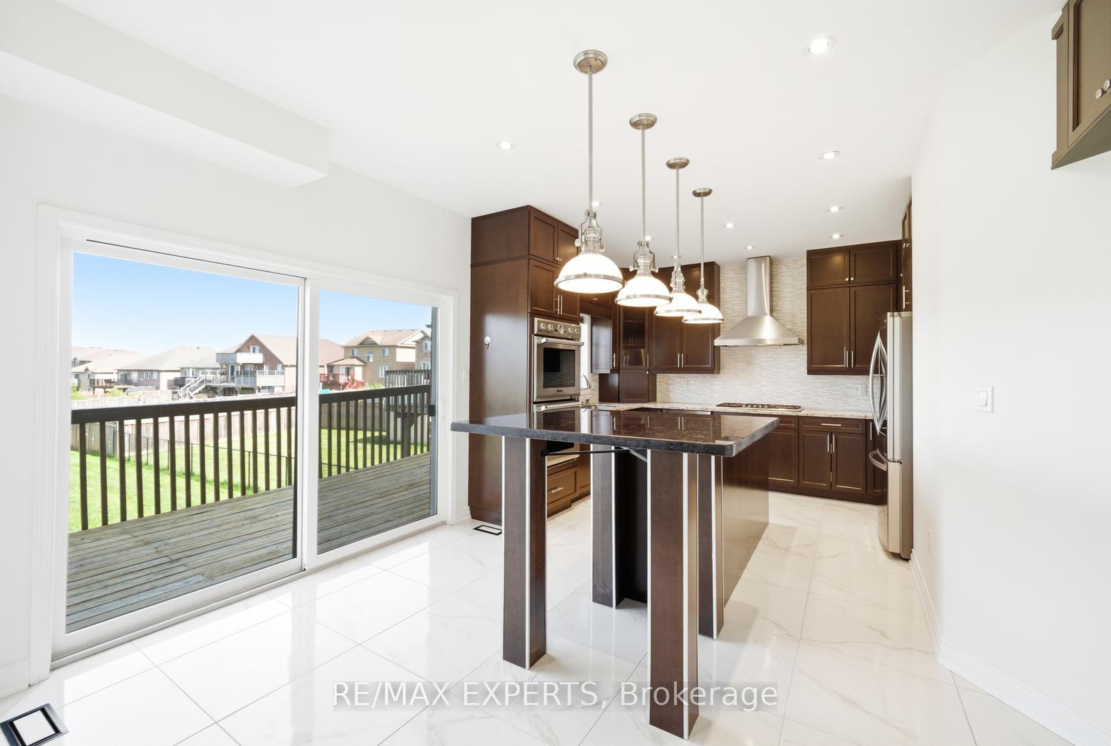 Photo 9 of 2071 Gibson Street, Innisfil, Alcona — HOMEH